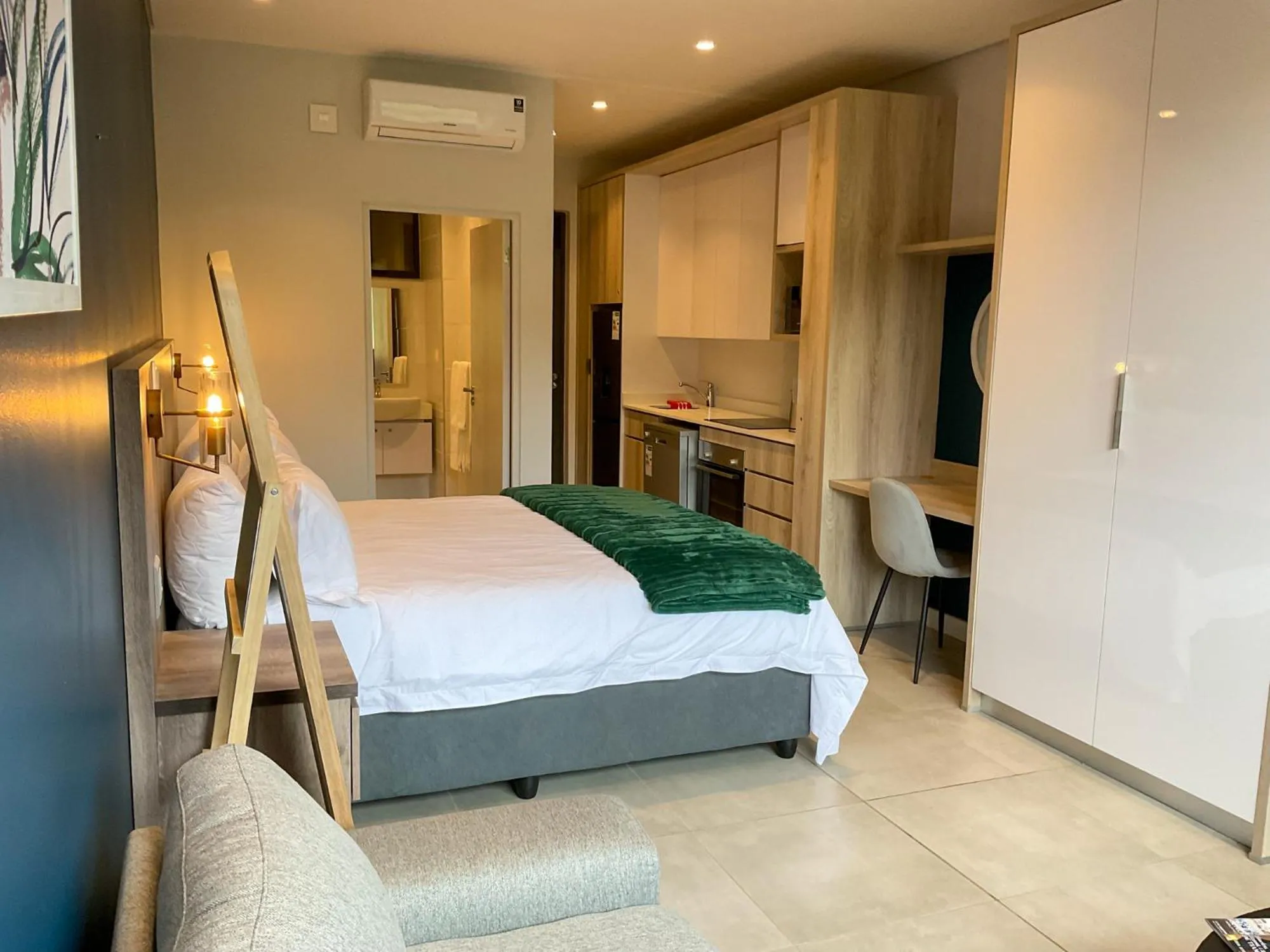 Photo of the whole room, Bed in Zimbali Lakes Boulevard Suite 257