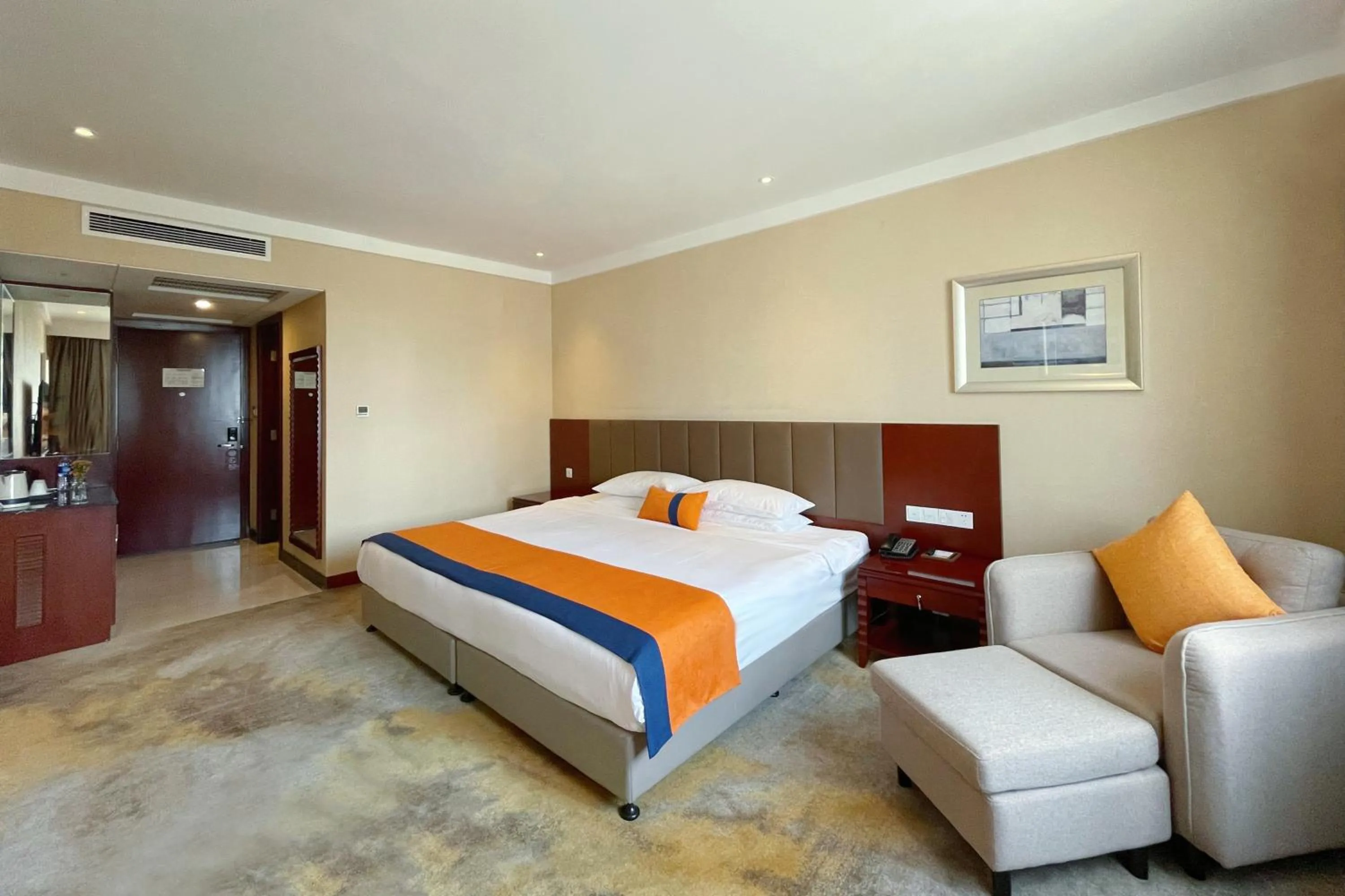 Photo of the whole room, Bed in Wuhan Hongguang Hotel