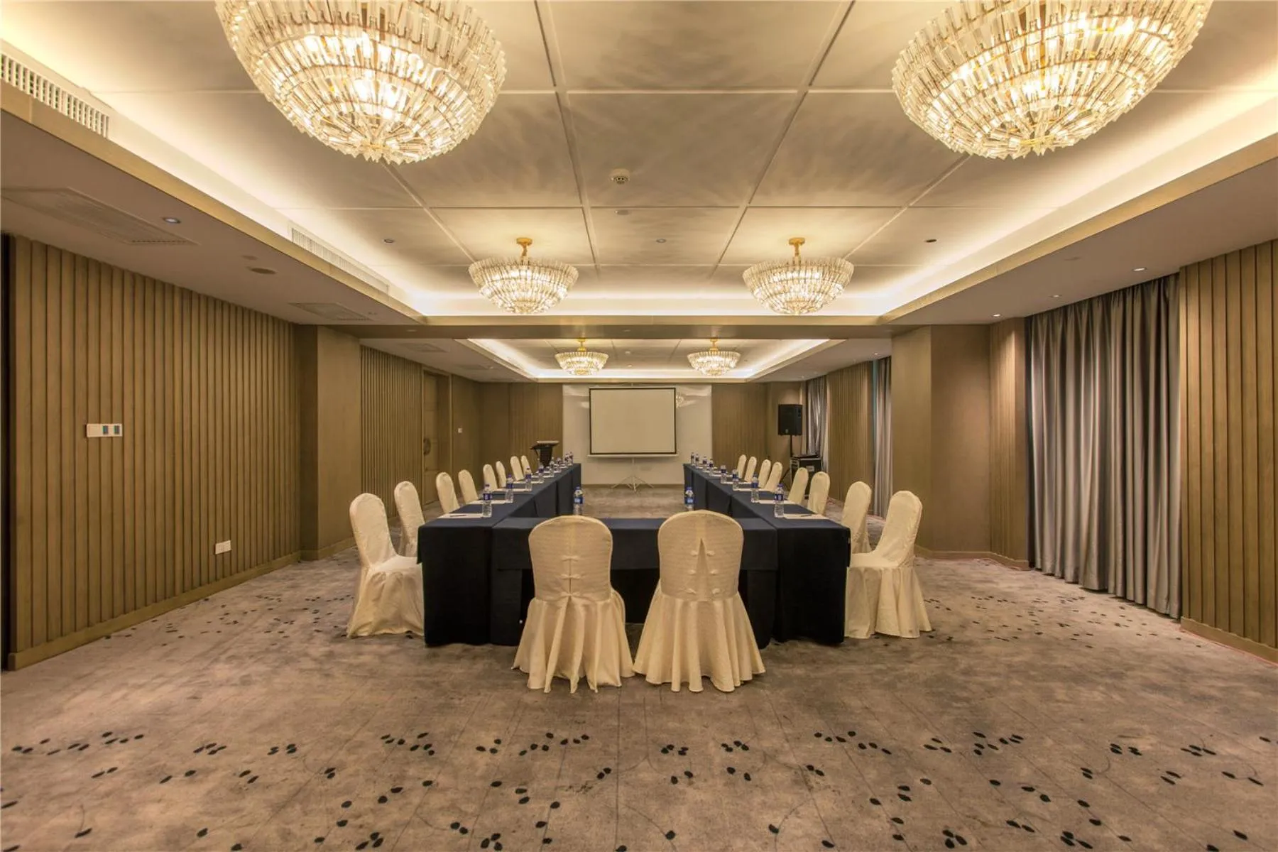 Meeting/conference room in Wuhan Hongguang Hotel