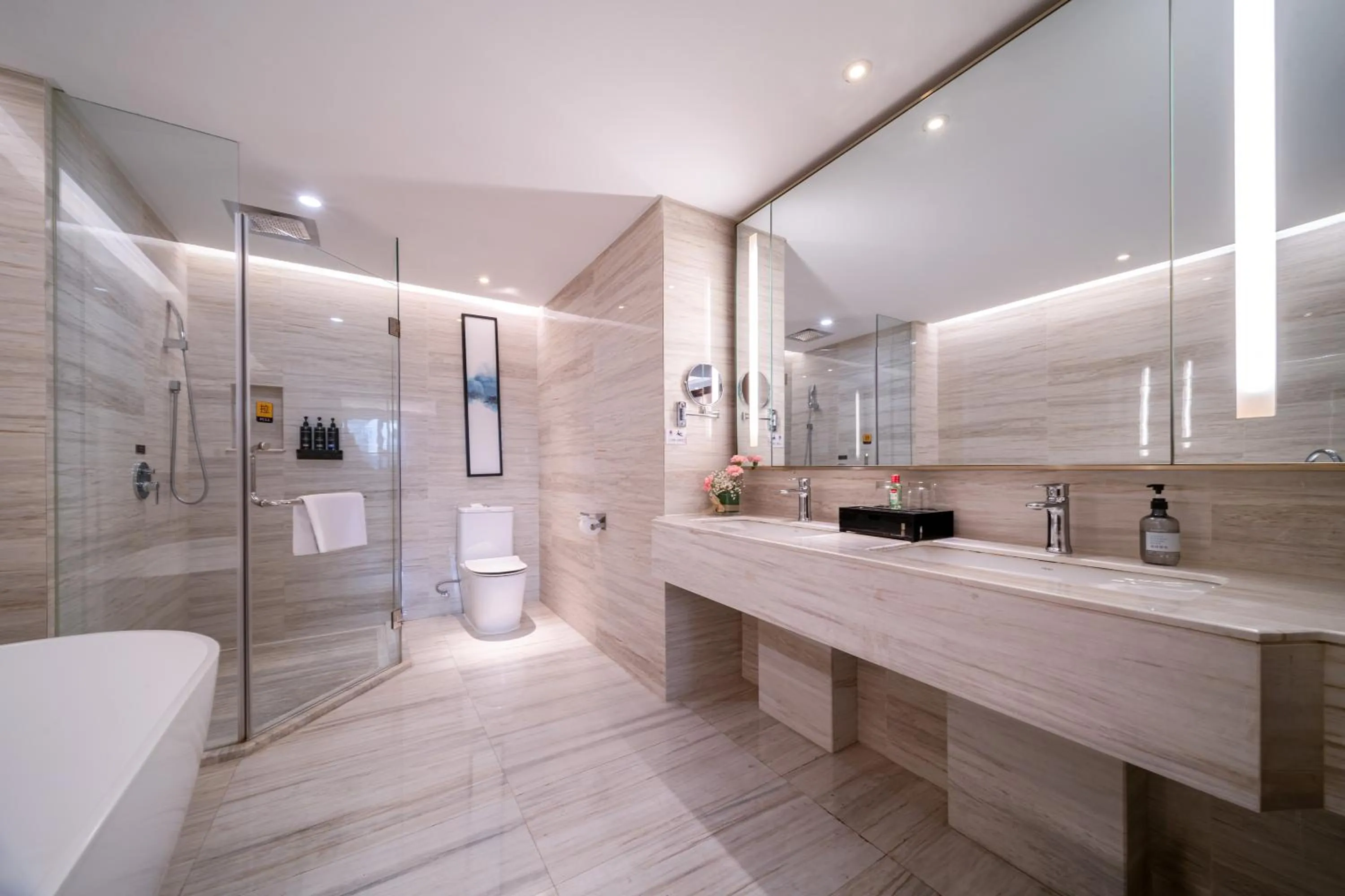 Toilet in Wuhan Hongguang Hotel