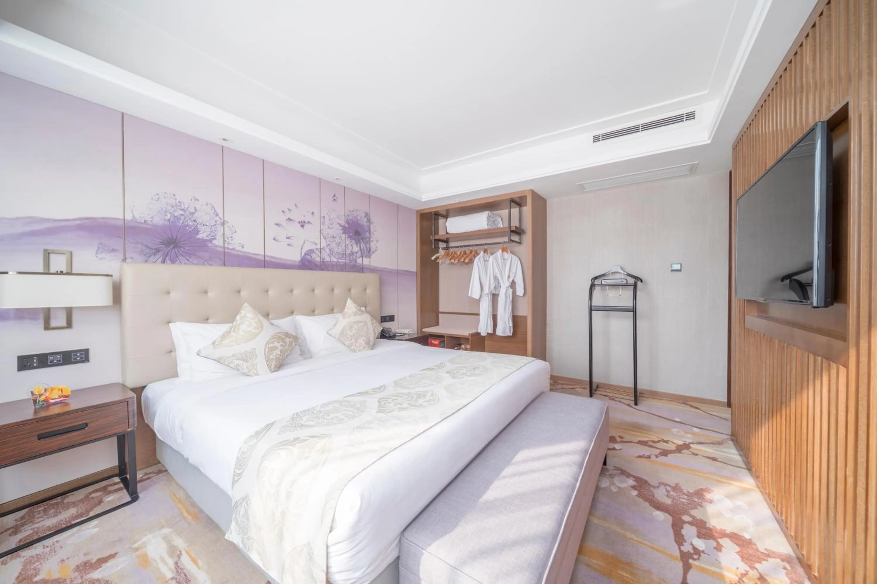 Bedroom, Bed in Wuhan Hongguang Hotel