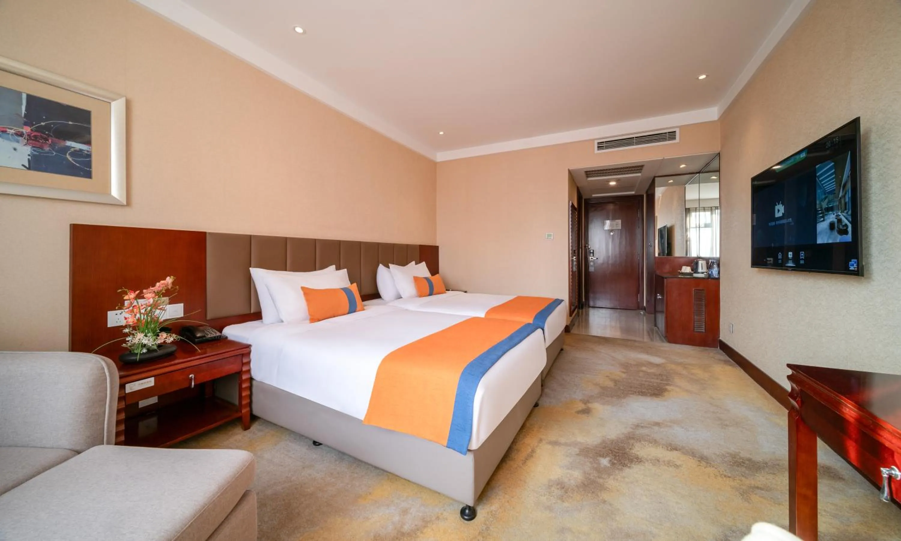 Photo of the whole room, Bed in Wuhan Hongguang Hotel