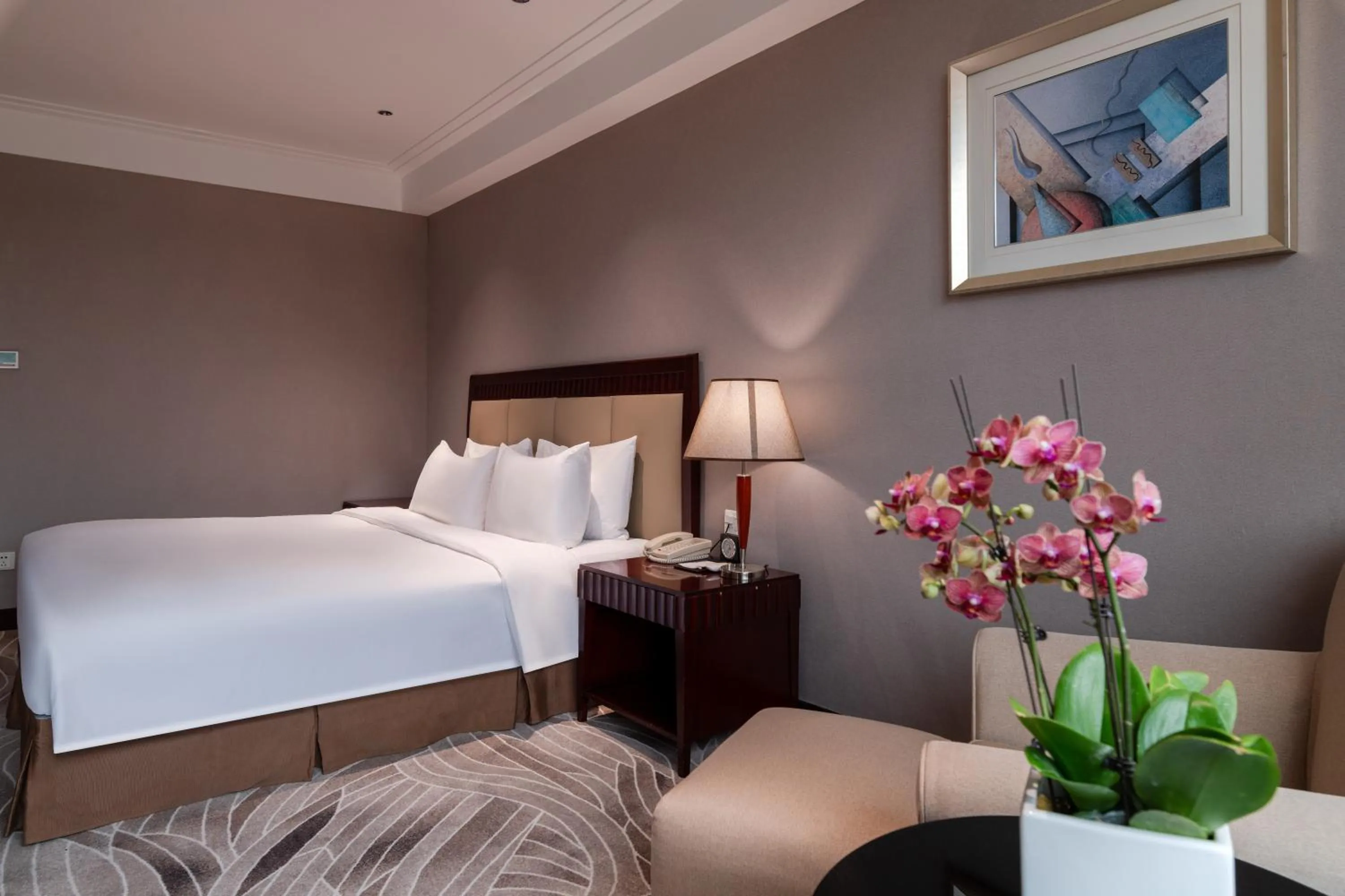 Bed in Wuhan Hongguang Hotel