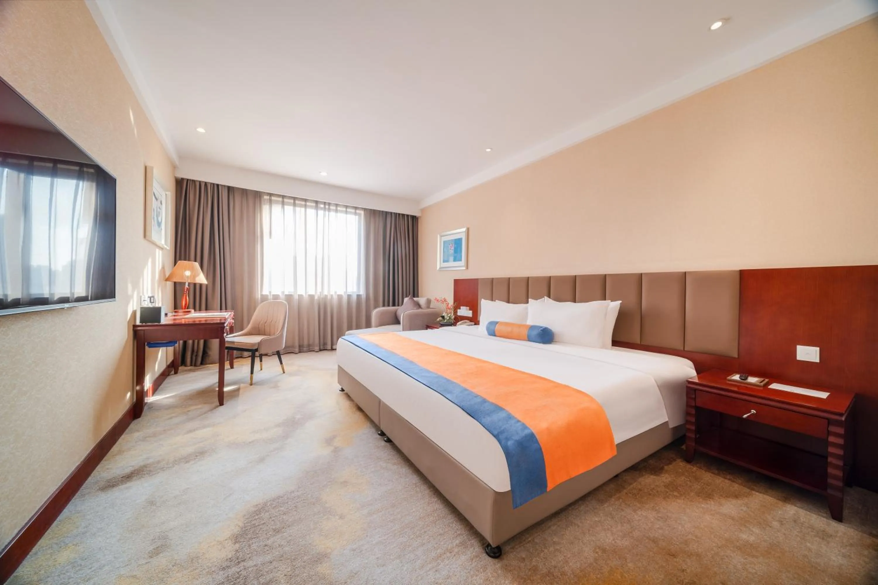 Photo of the whole room, Bed in Wuhan Hongguang Hotel