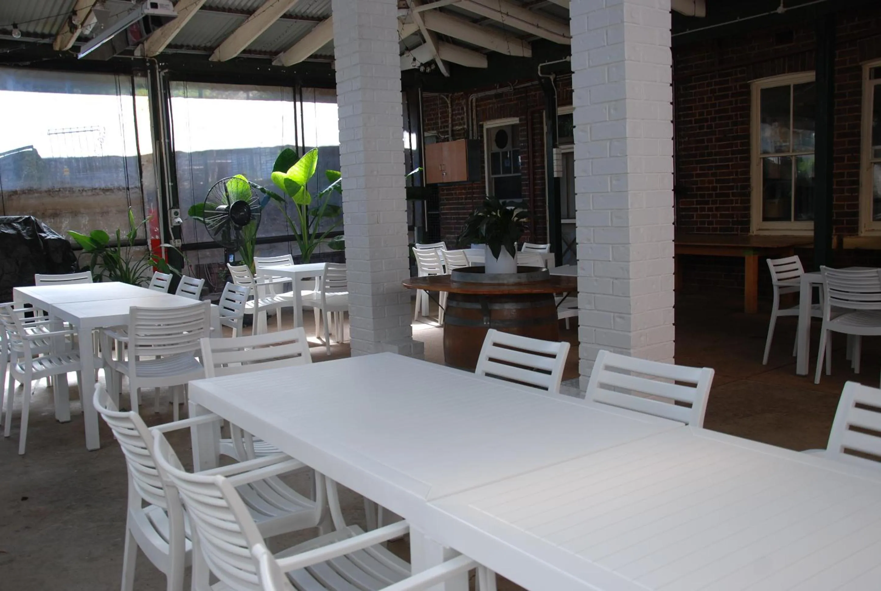 Inner courtyard view in THE FED AND BED TEMORA