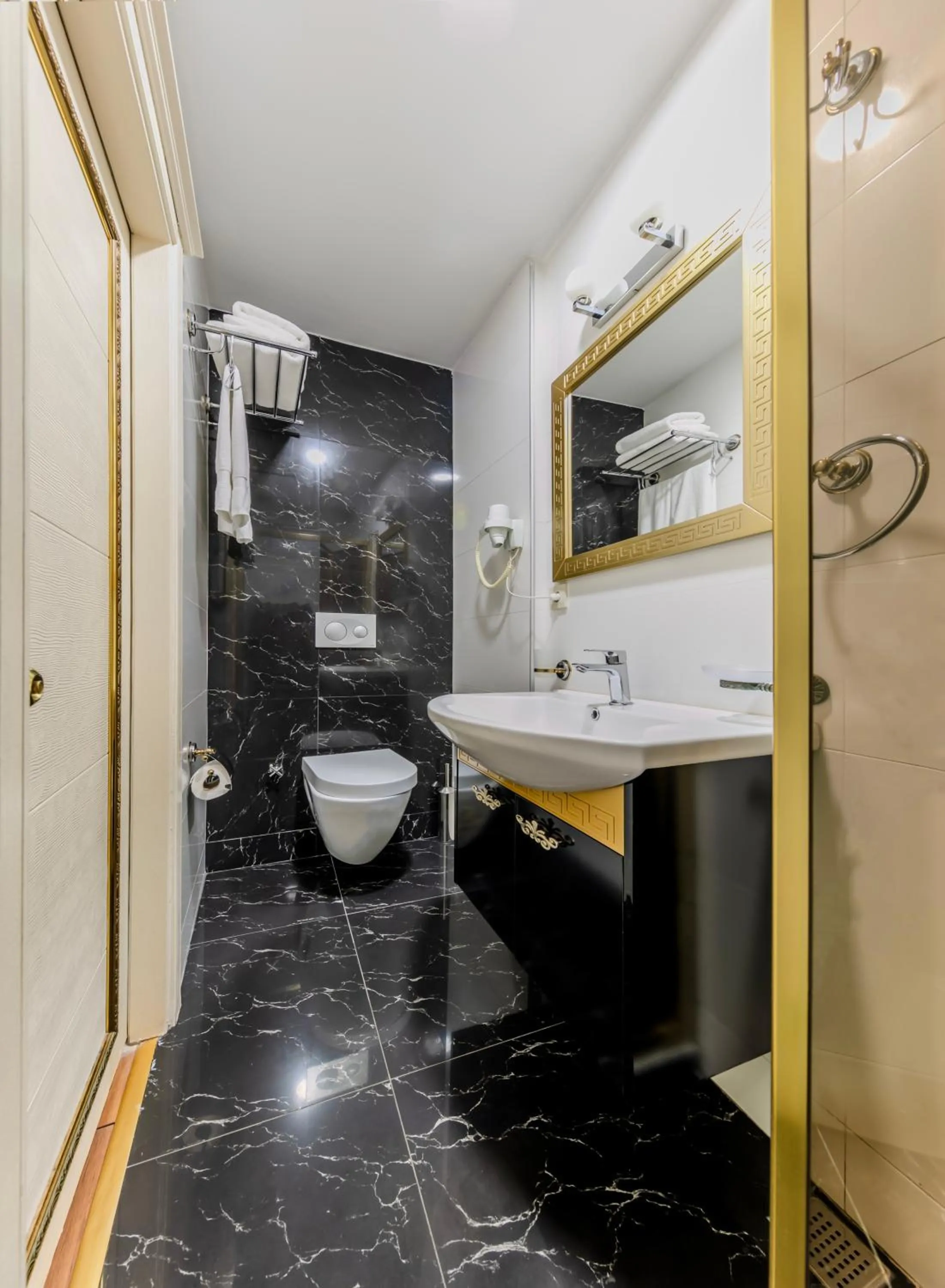 Shower in Lemis Suite Istanbul