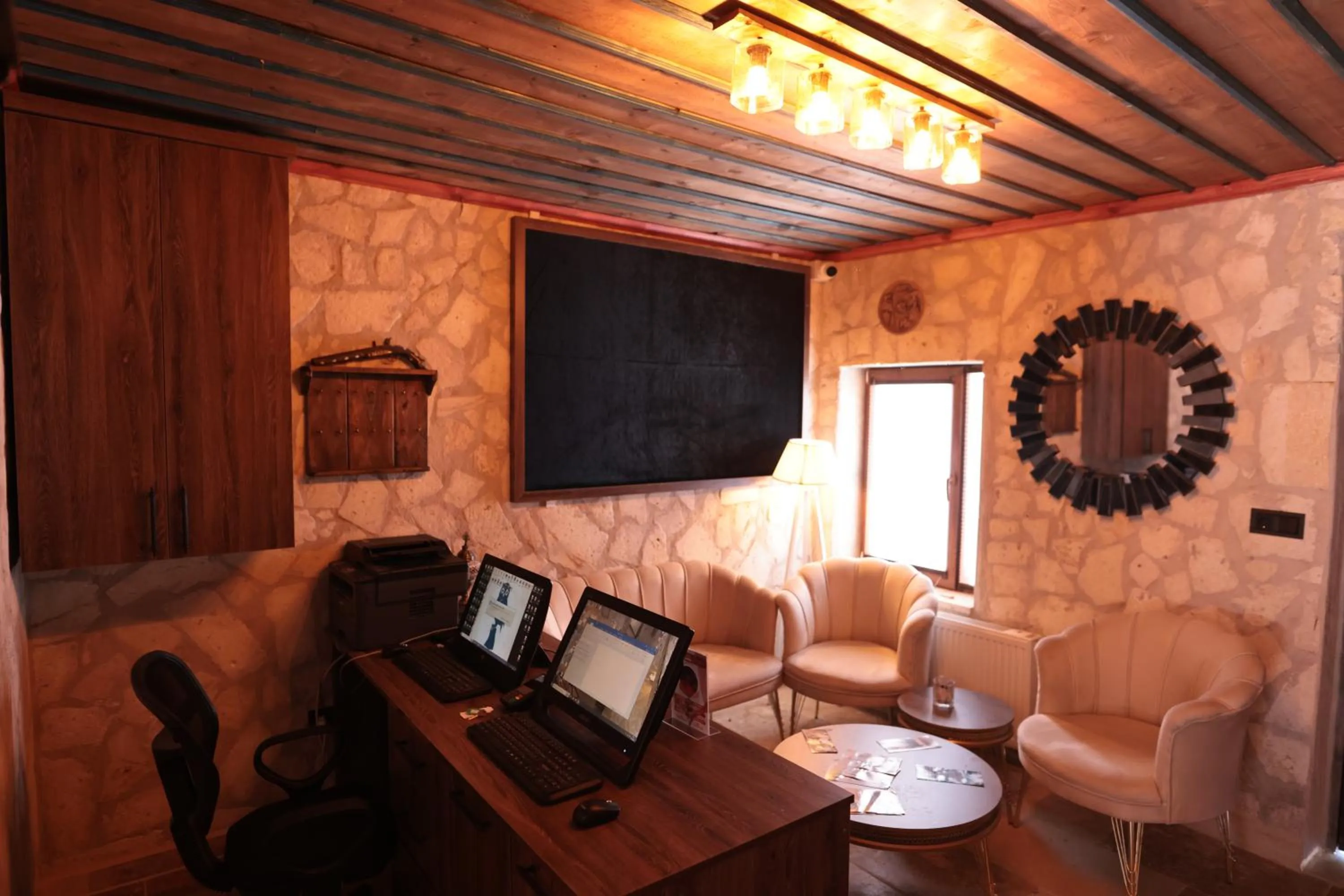 Lobby or reception in Stone Owl Otel & Restaurant