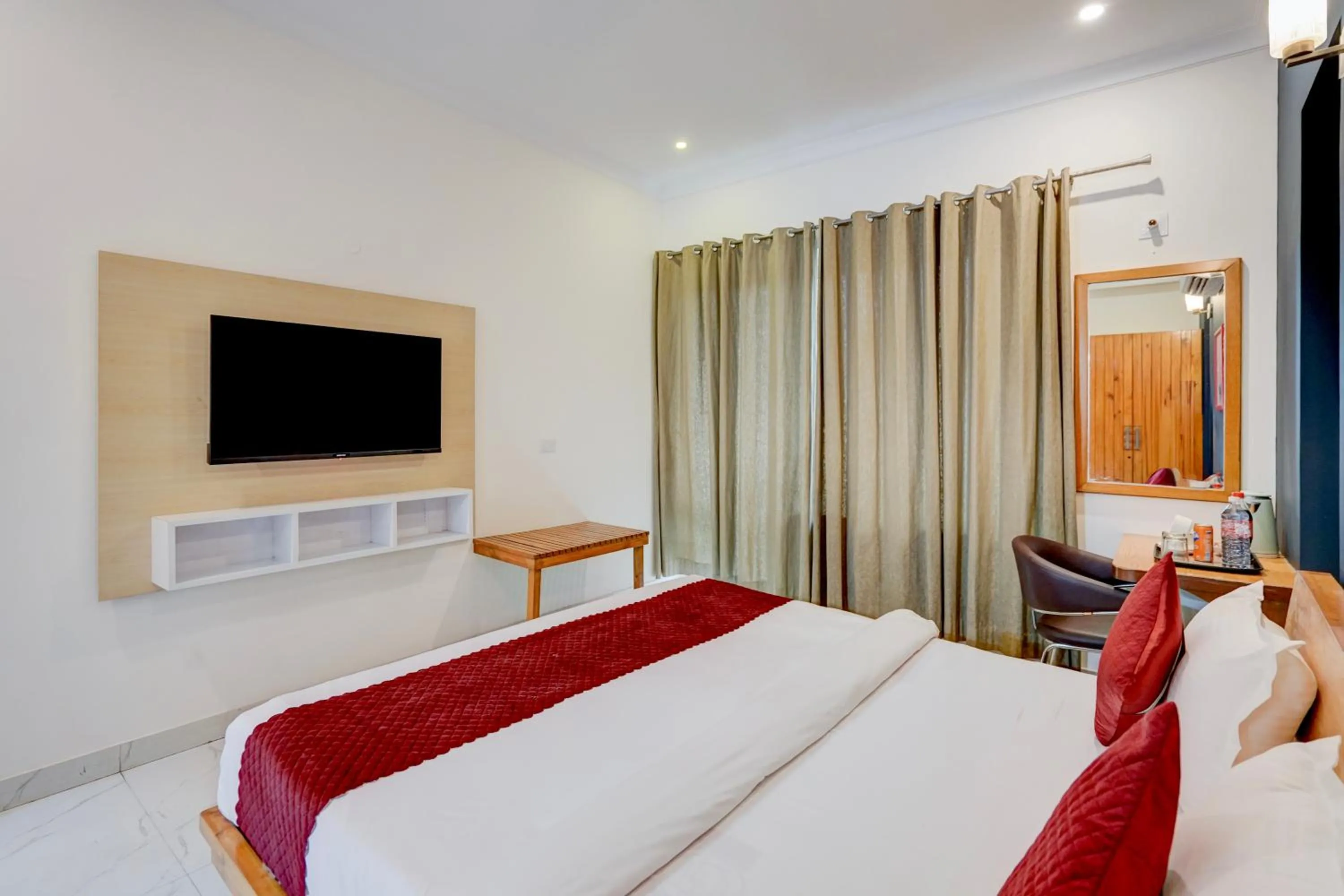 Bed in The Byke Express Medicity Near Medanta