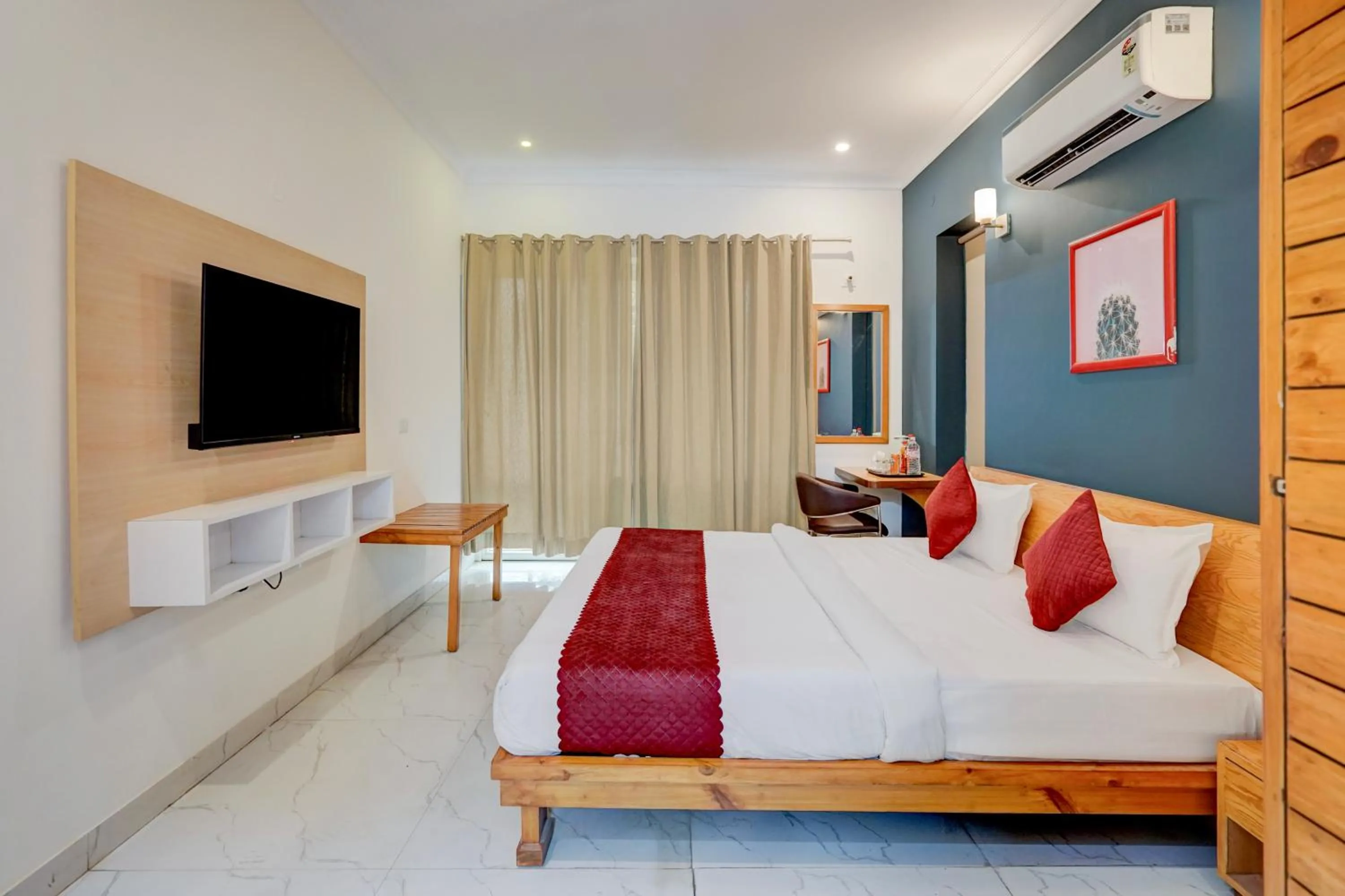 Bed in The Byke Express Medicity Near Medanta