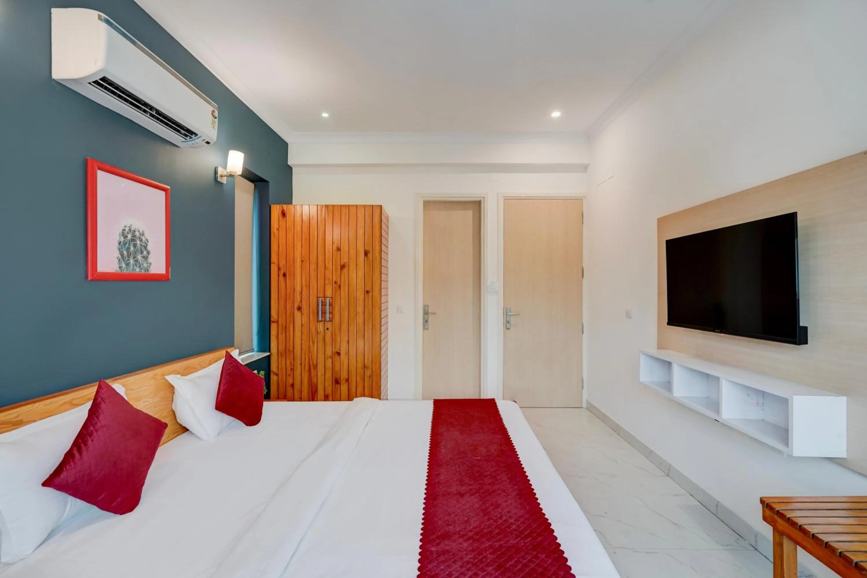 Bed in The Byke Express Medicity Near Medanta