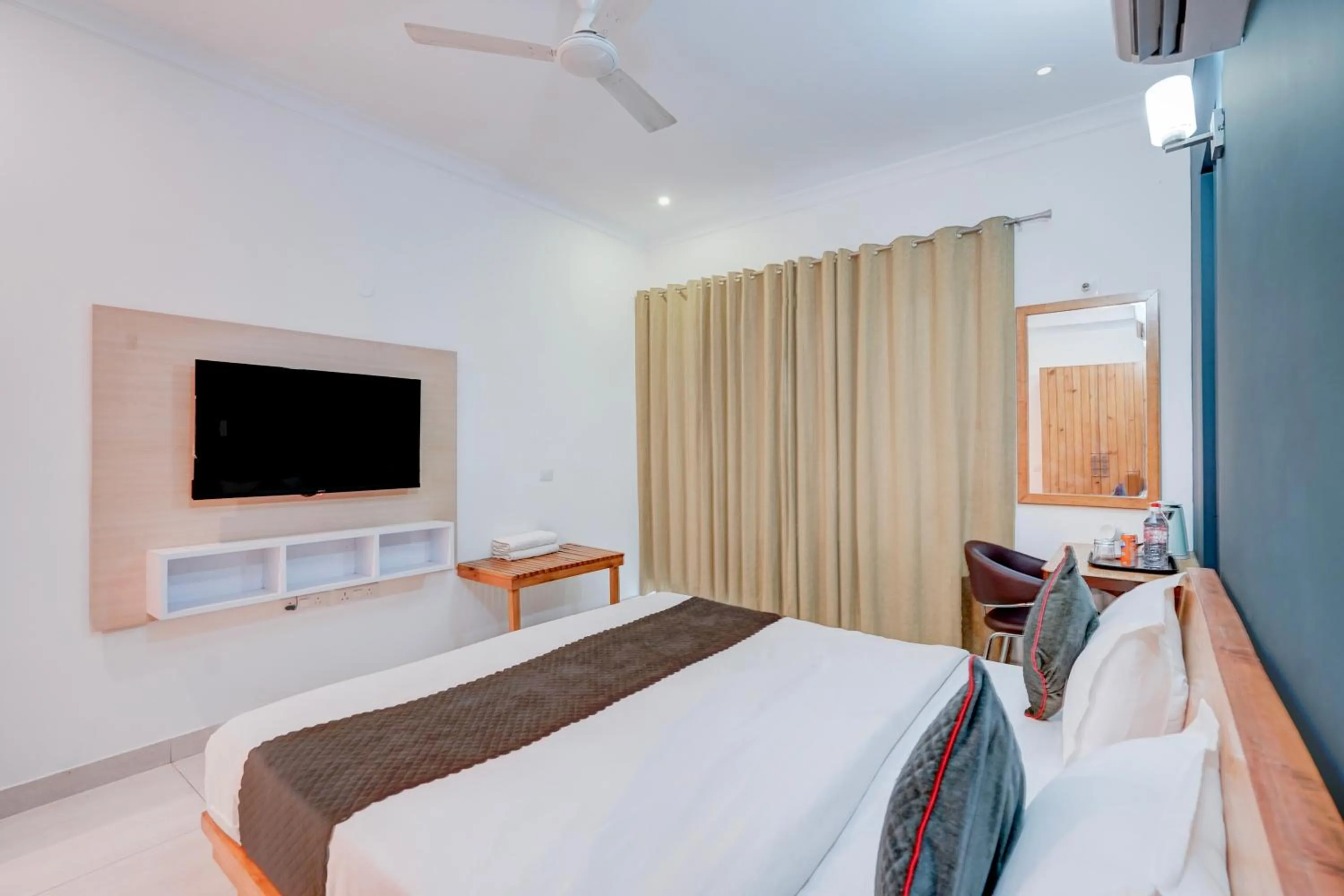 Photo of the whole room, Bed in The Byke Express Medicity Near Medanta