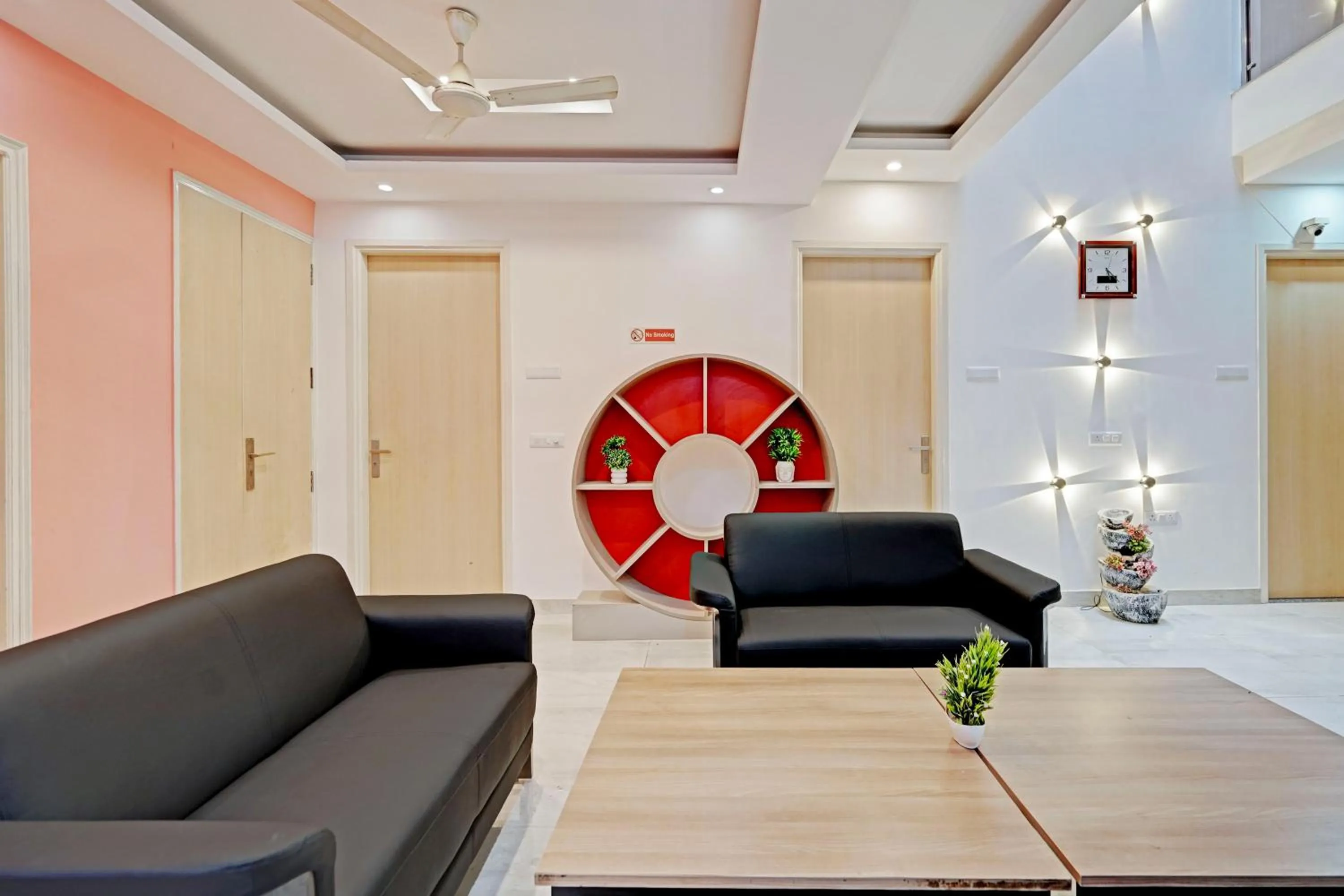 Lobby or reception in The Byke Express Medicity Near Medanta