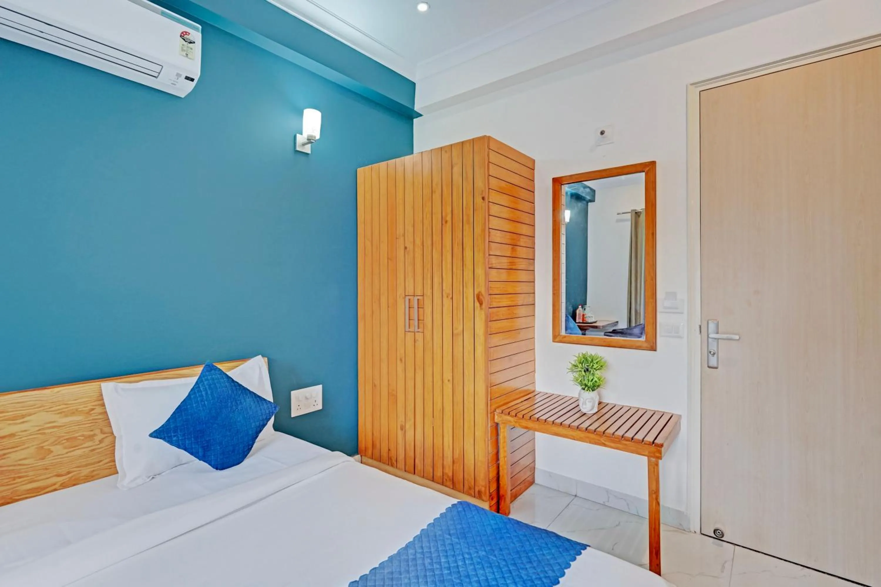 Bed in The Byke Express Medicity Near Medanta