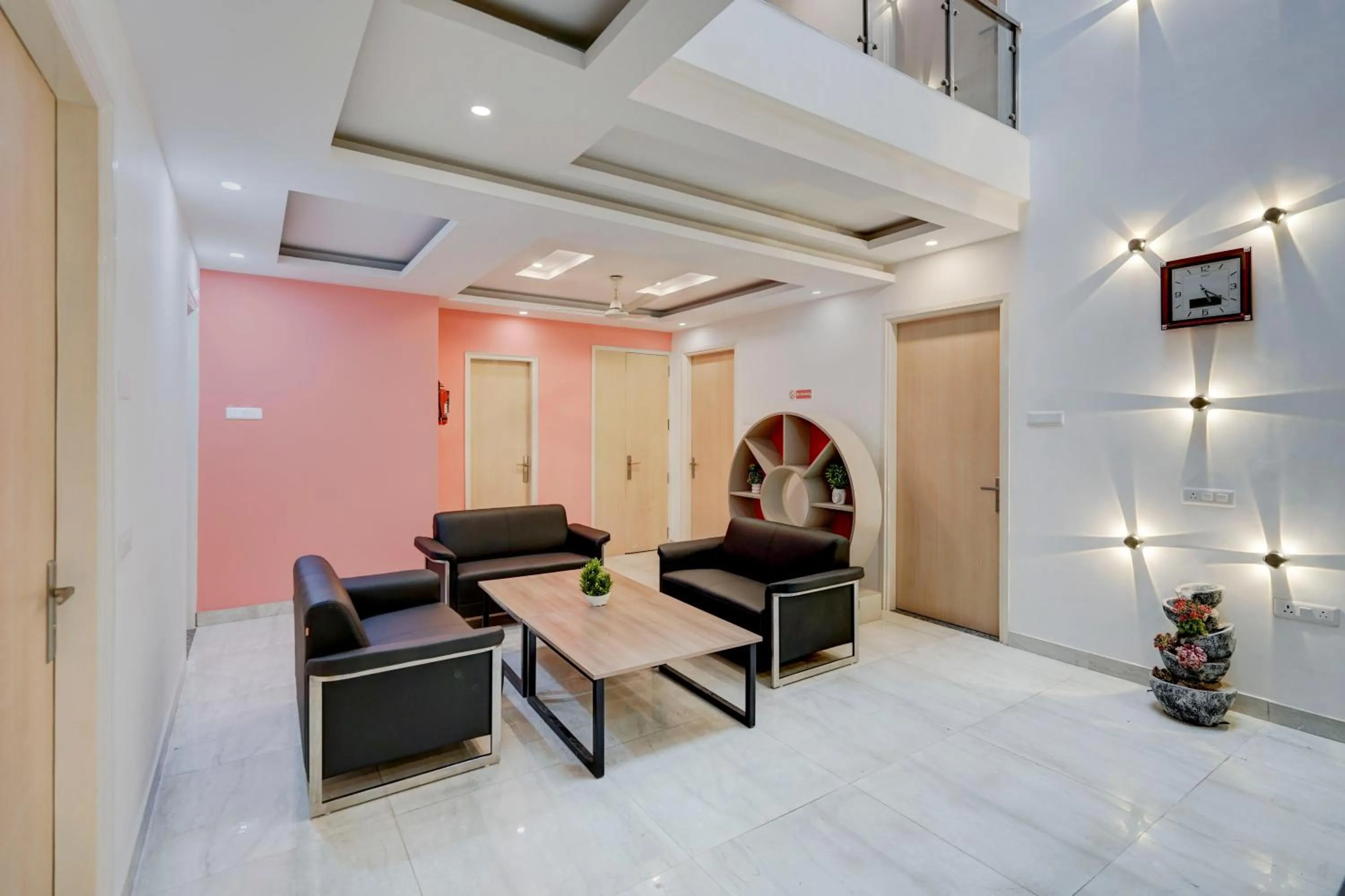 Lobby or reception in The Byke Express Medicity Near Medanta