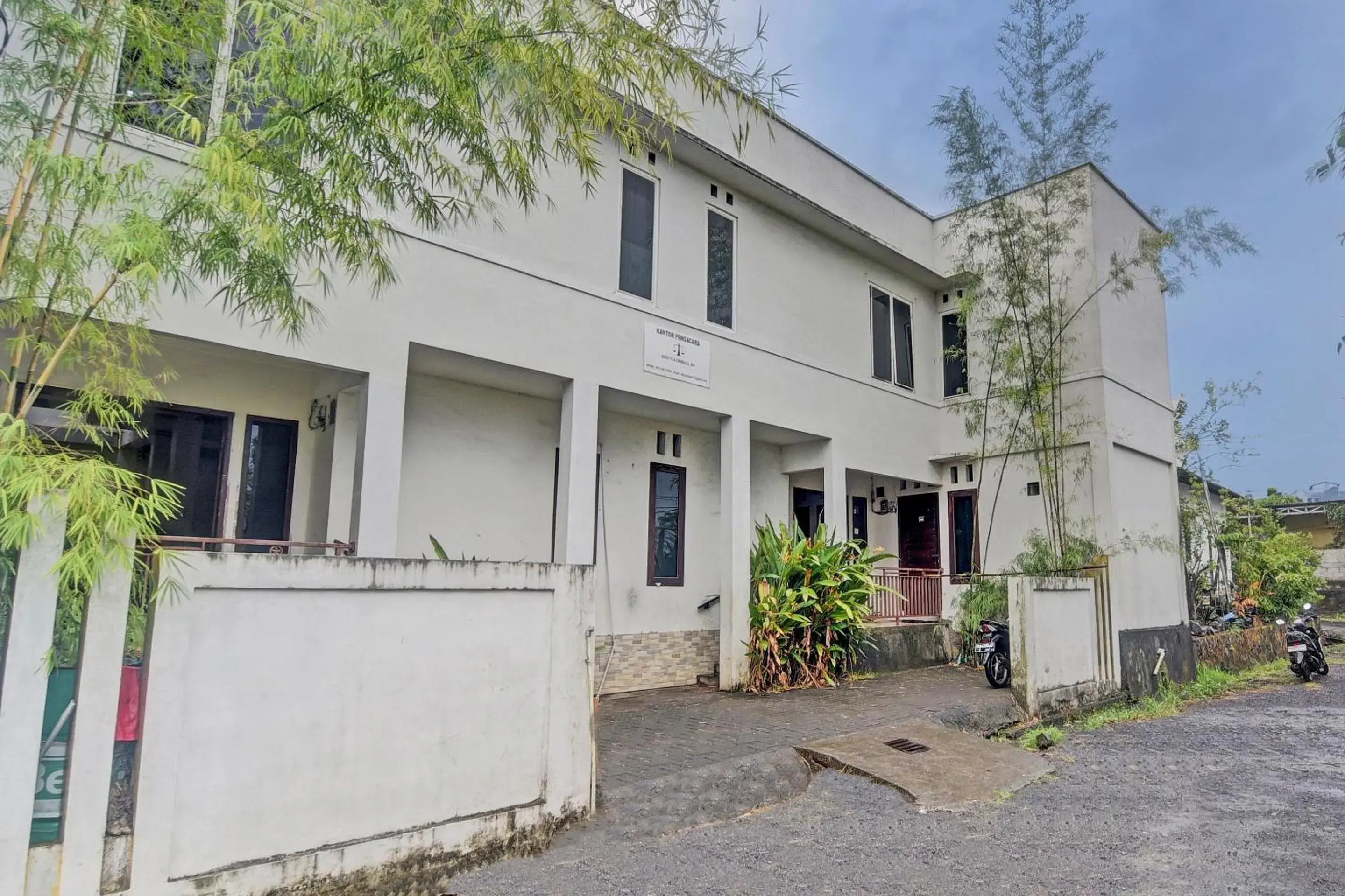 Facade/entrance in Hotel O Kost 99 Facade/entrance in Hotel O Kost 99