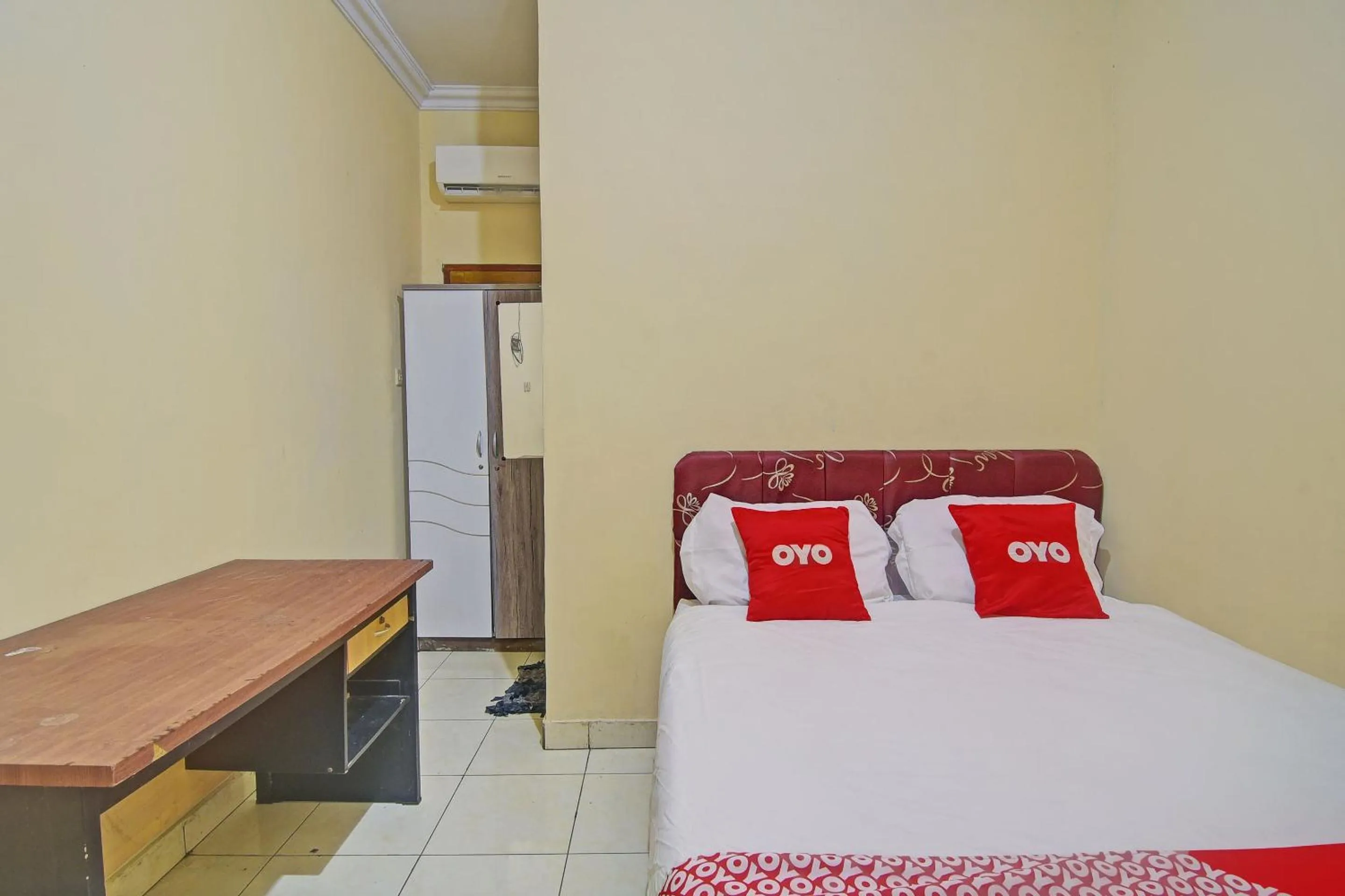 Bedroom, Bed in Hotel O Kost 99