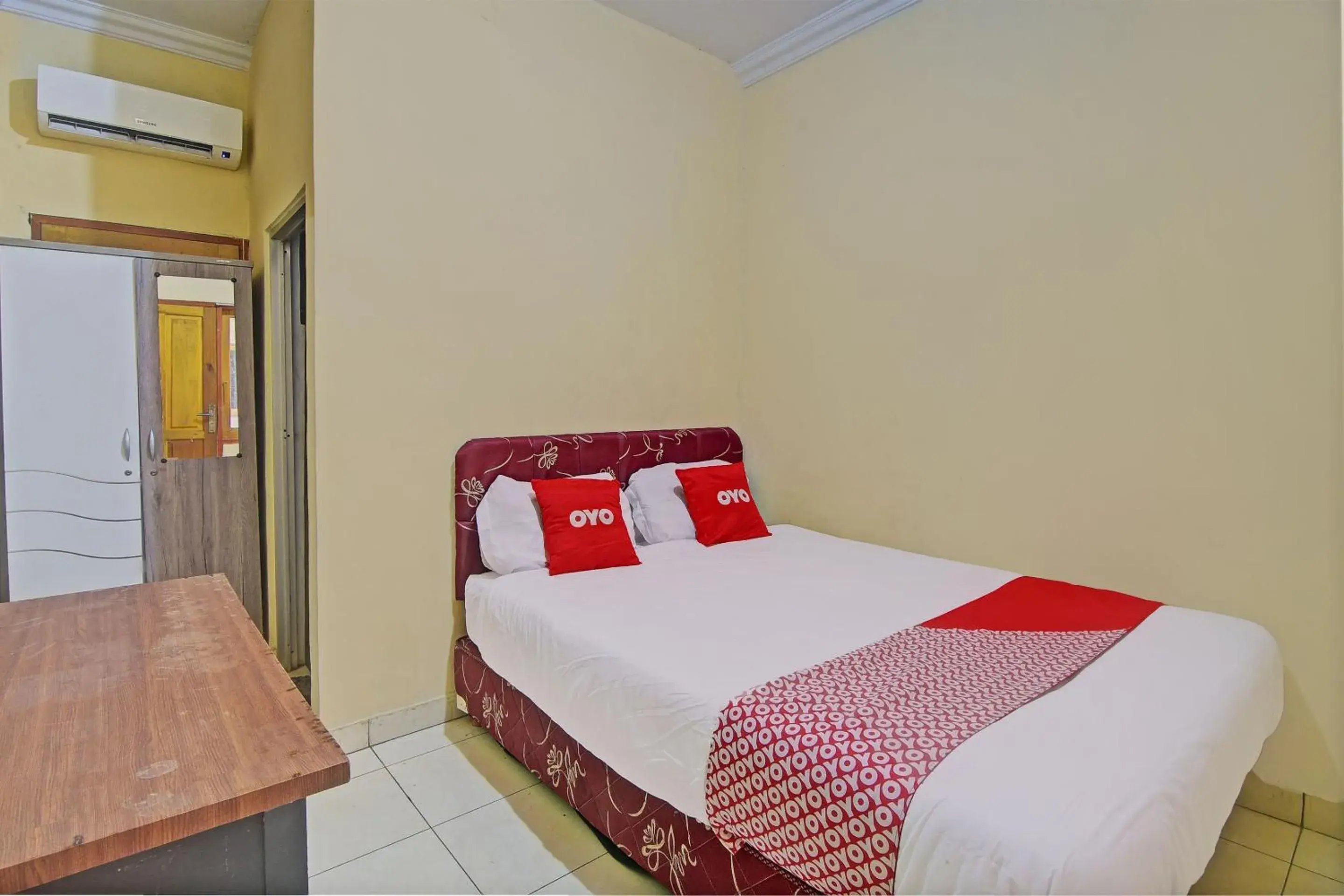 Bedroom in Hotel O Kost 99 Bedroom in Hotel O Kost 99