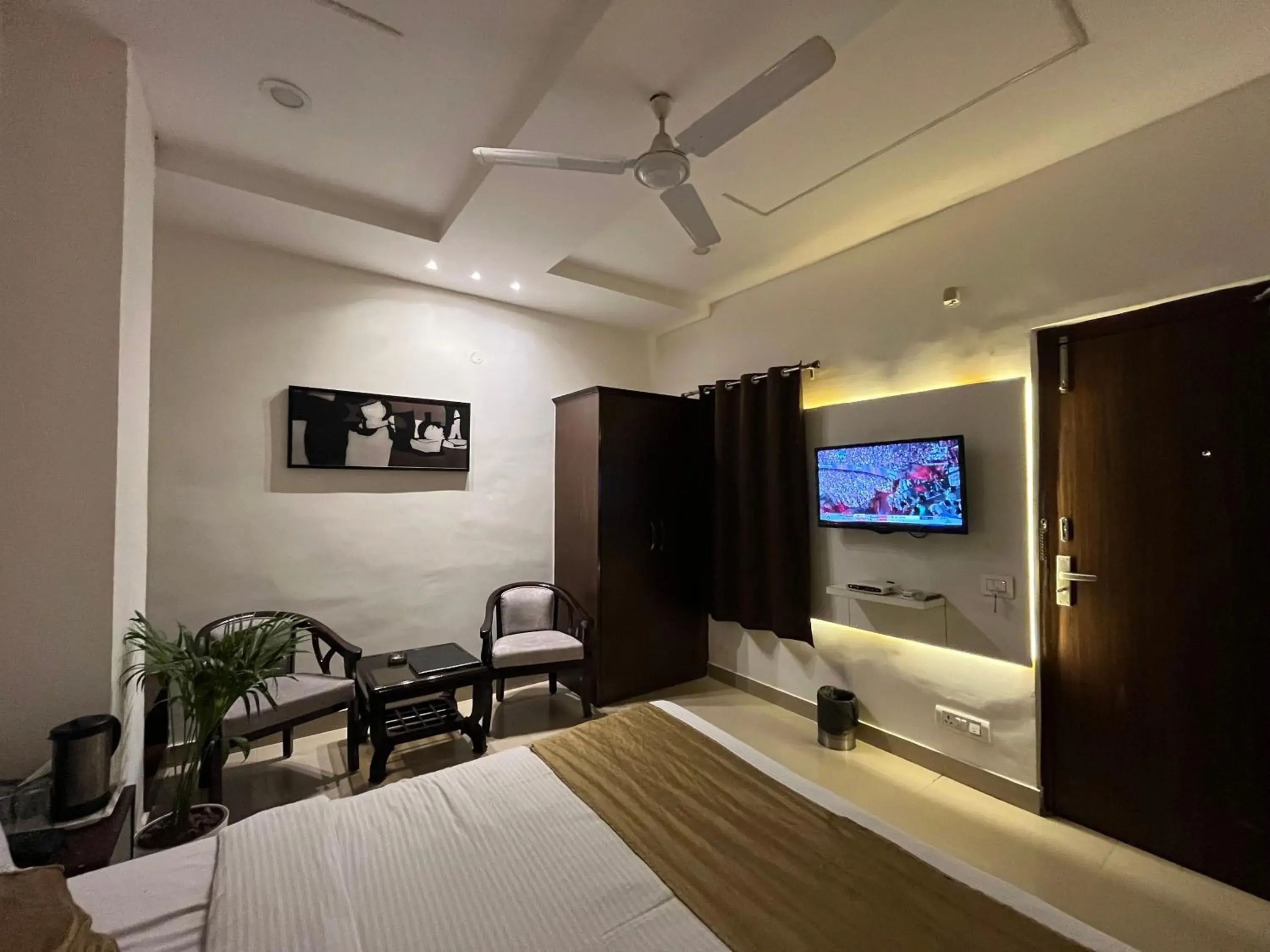 TV and multimedia, Bed in Hotel The Benz TV and multimedia, Bed in Hotel The Benz