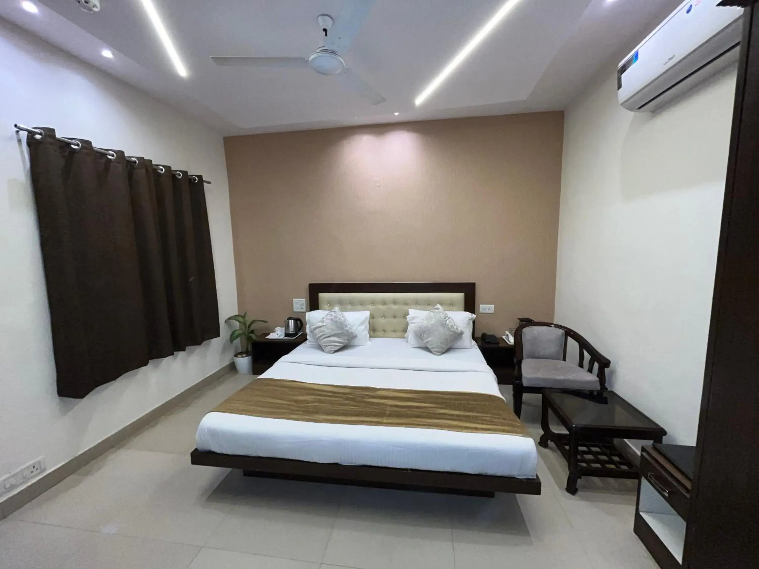 Bed in Hotel The Benz Bed in Hotel The Benz