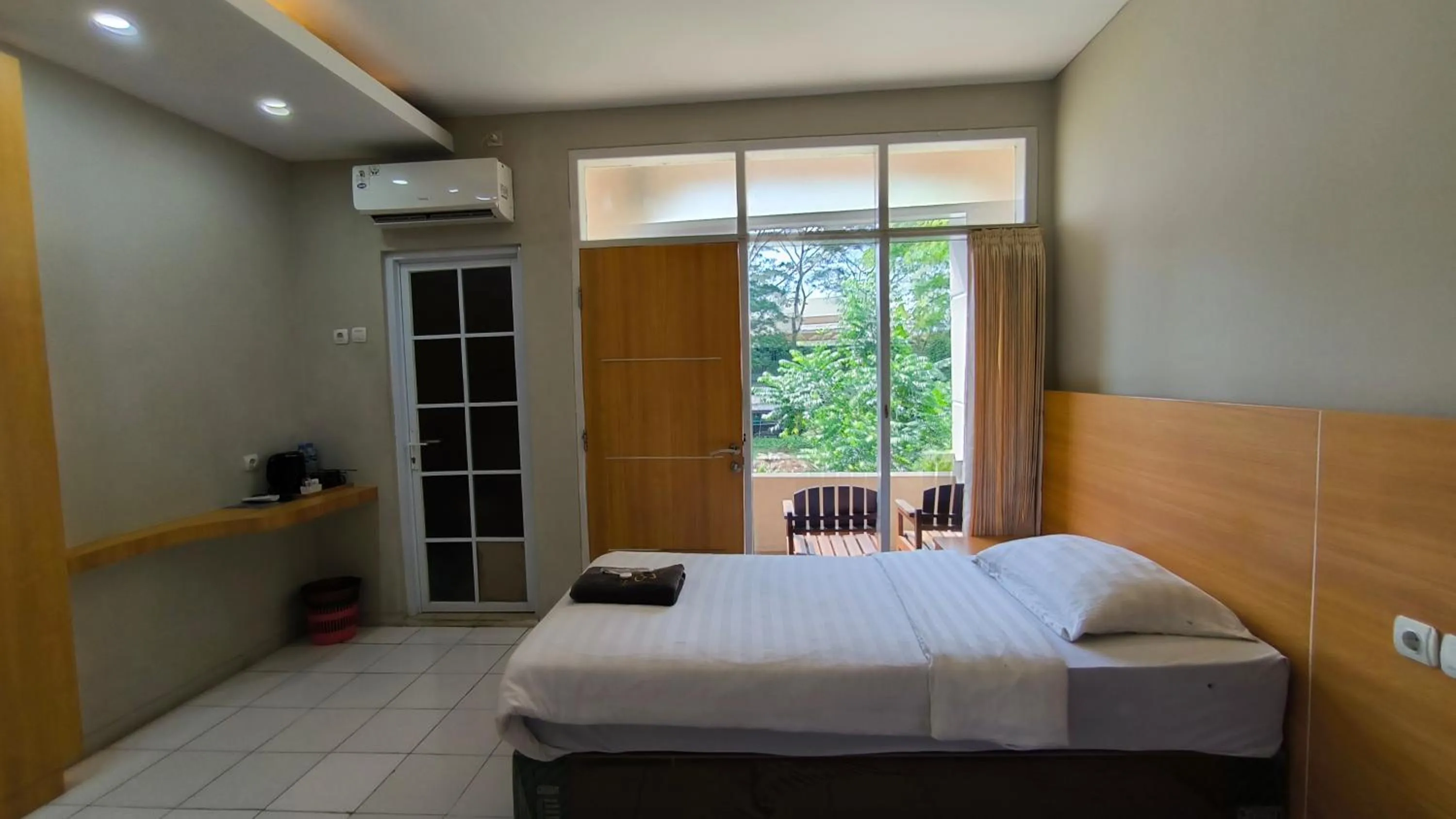 Bed in Royal Kencana Hotel powered by Cocotel