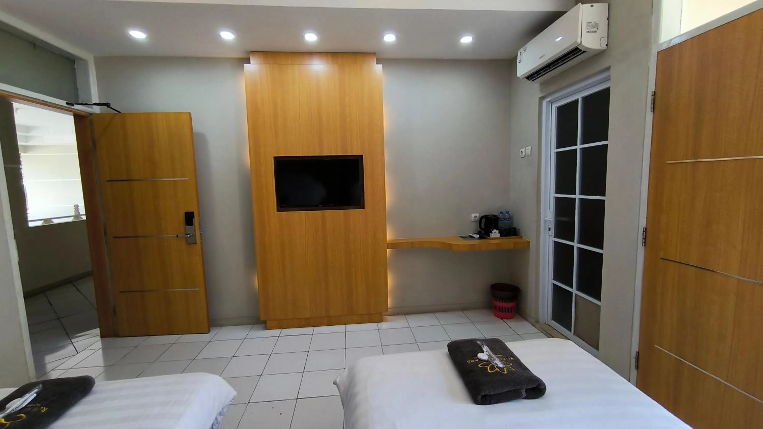 Bed in Royal Kencana Hotel powered by Cocotel