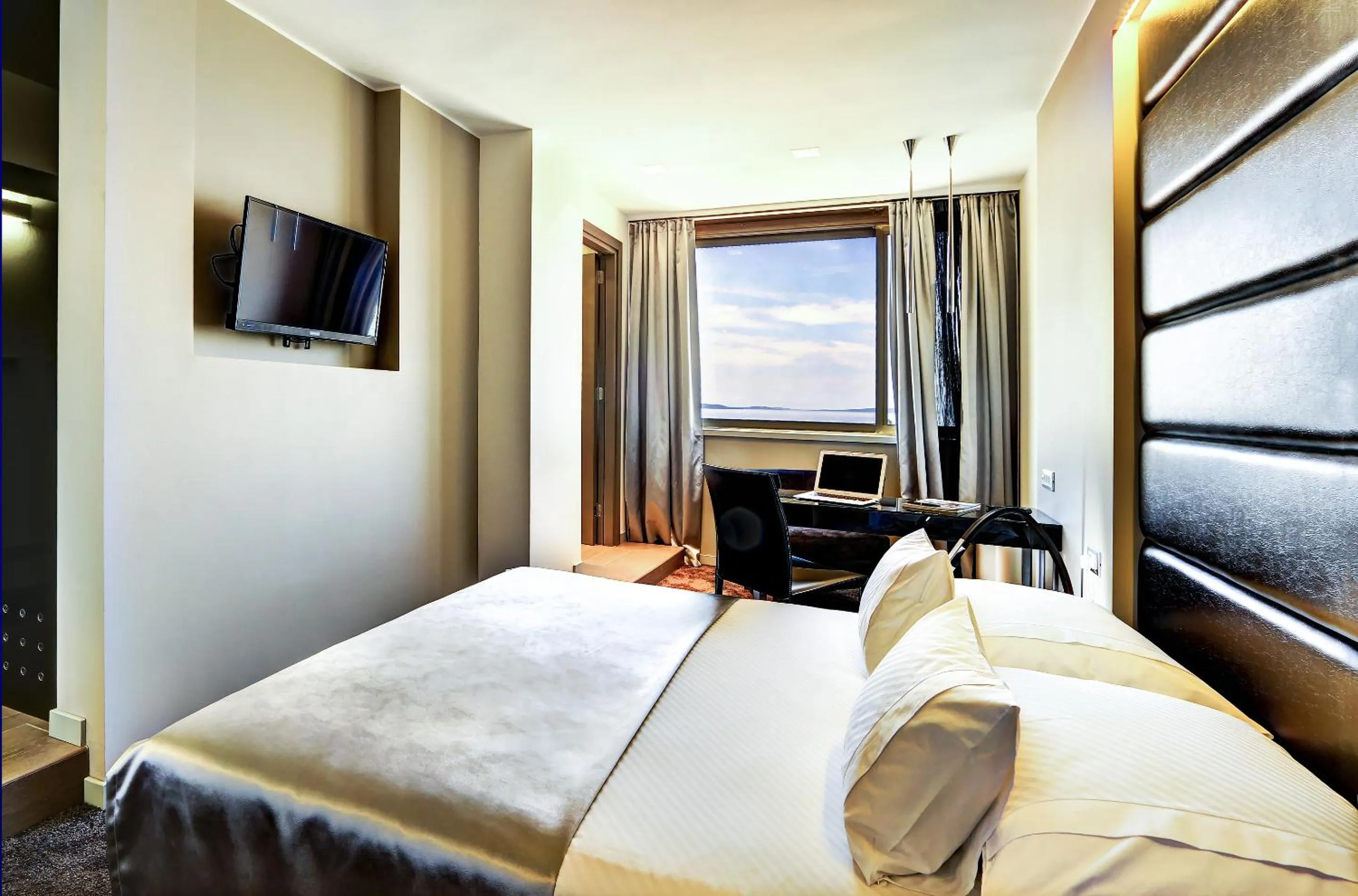 Bedroom, Bed in The View Luxury Rooms