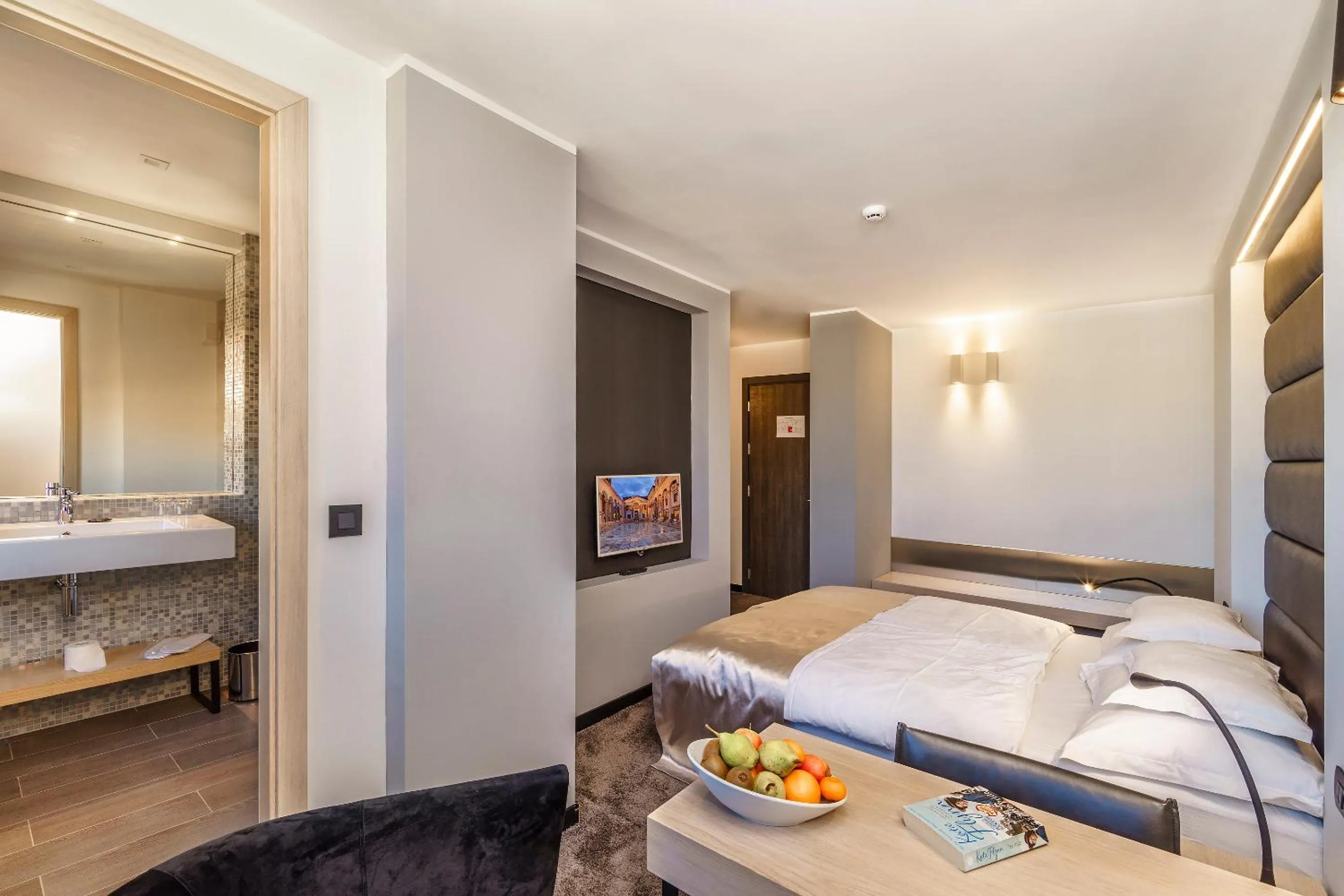 Bathroom, Bed in The View Luxury Rooms