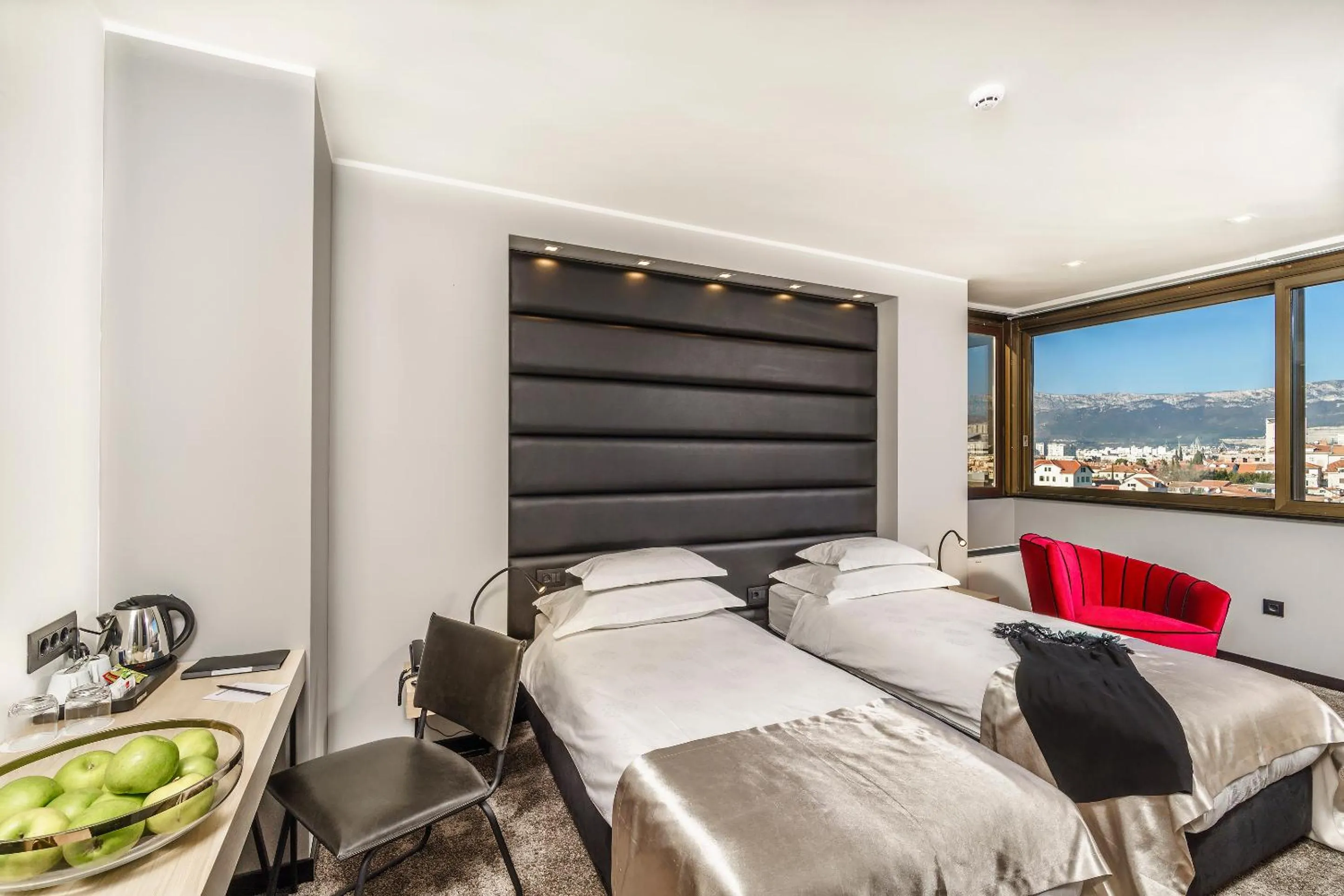 Seating area, Bed in The View Luxury Rooms