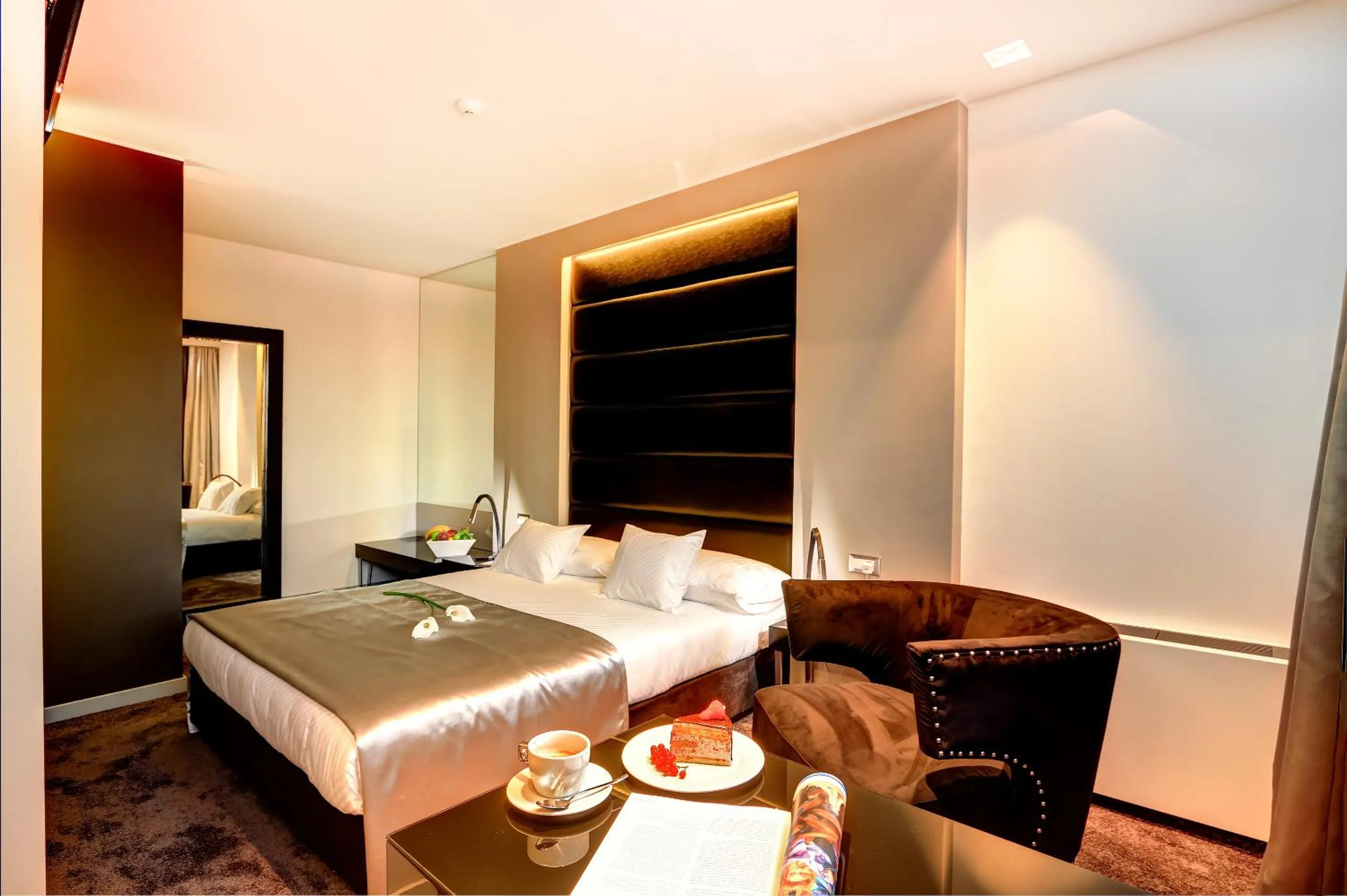 Seating area, Bed in The View Luxury Rooms