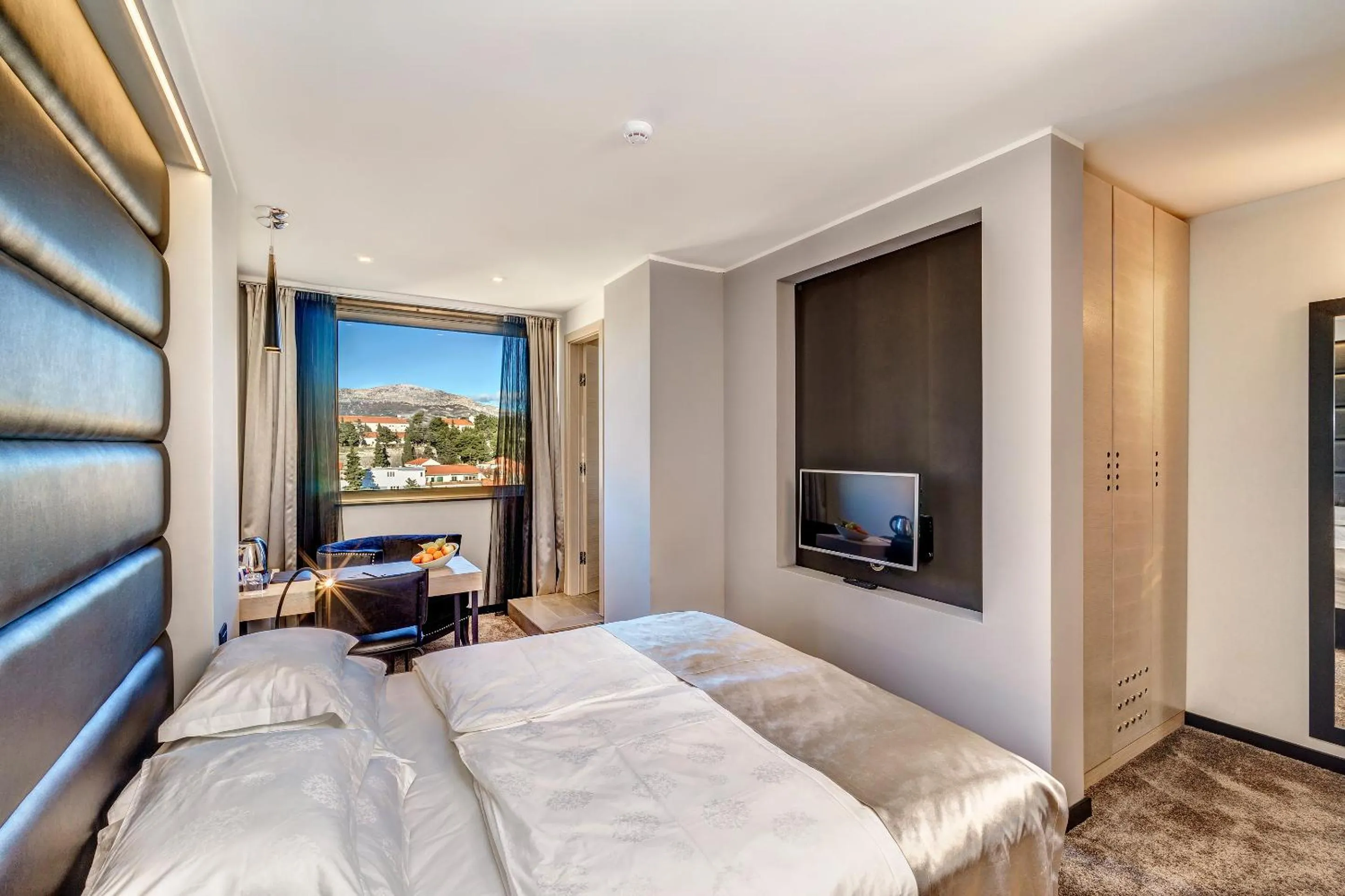 Seating area, Bed in The View Luxury Rooms