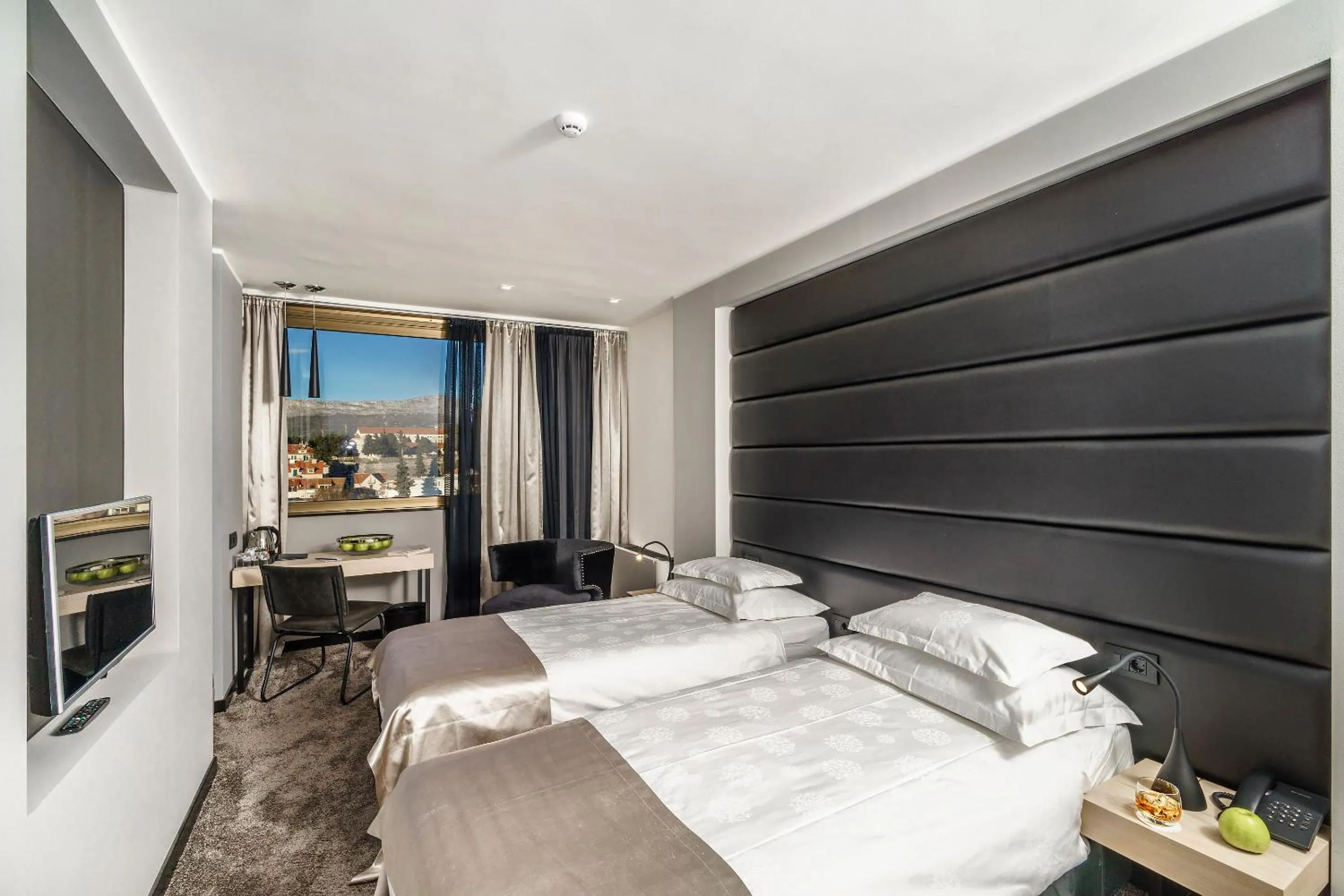 Seating area, Bed in The View Luxury Rooms