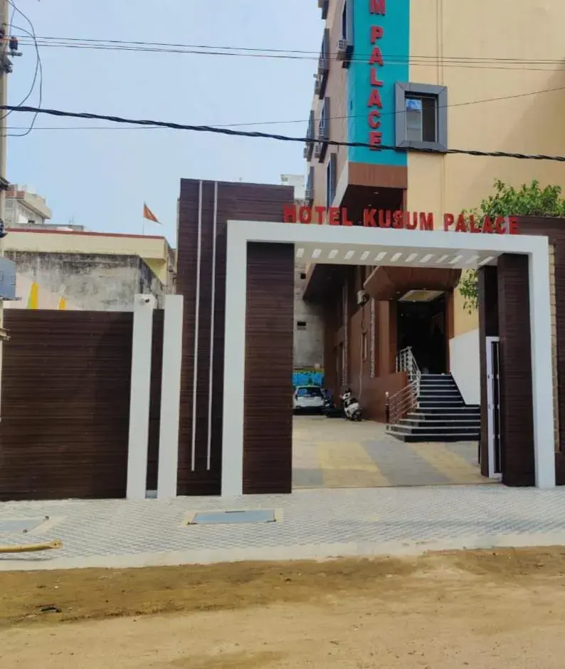 Facade/entrance in Hotel Kusum Palace Facade/entrance in Hotel Kusum Palace