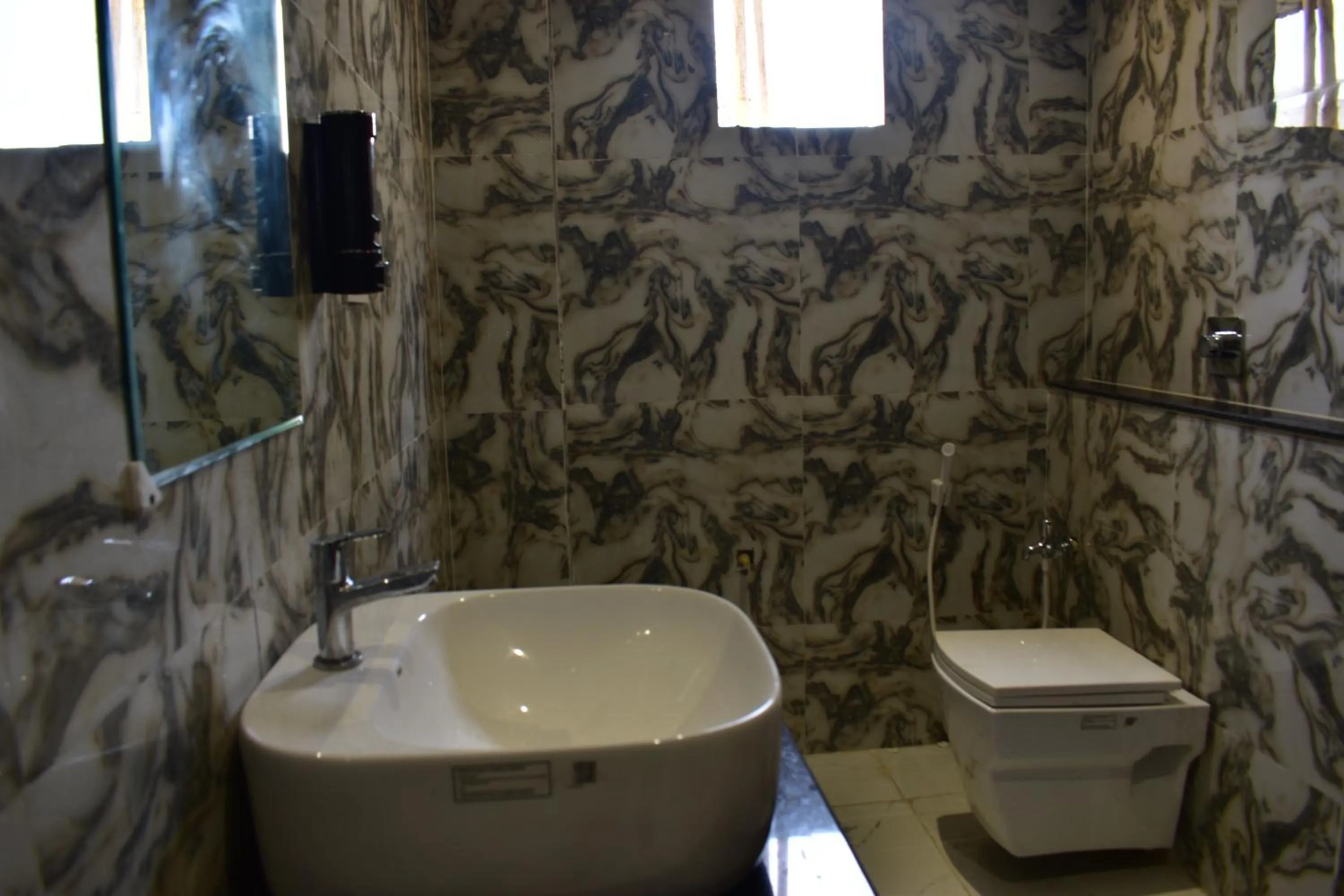 Shower in Hotel Kusum Palace