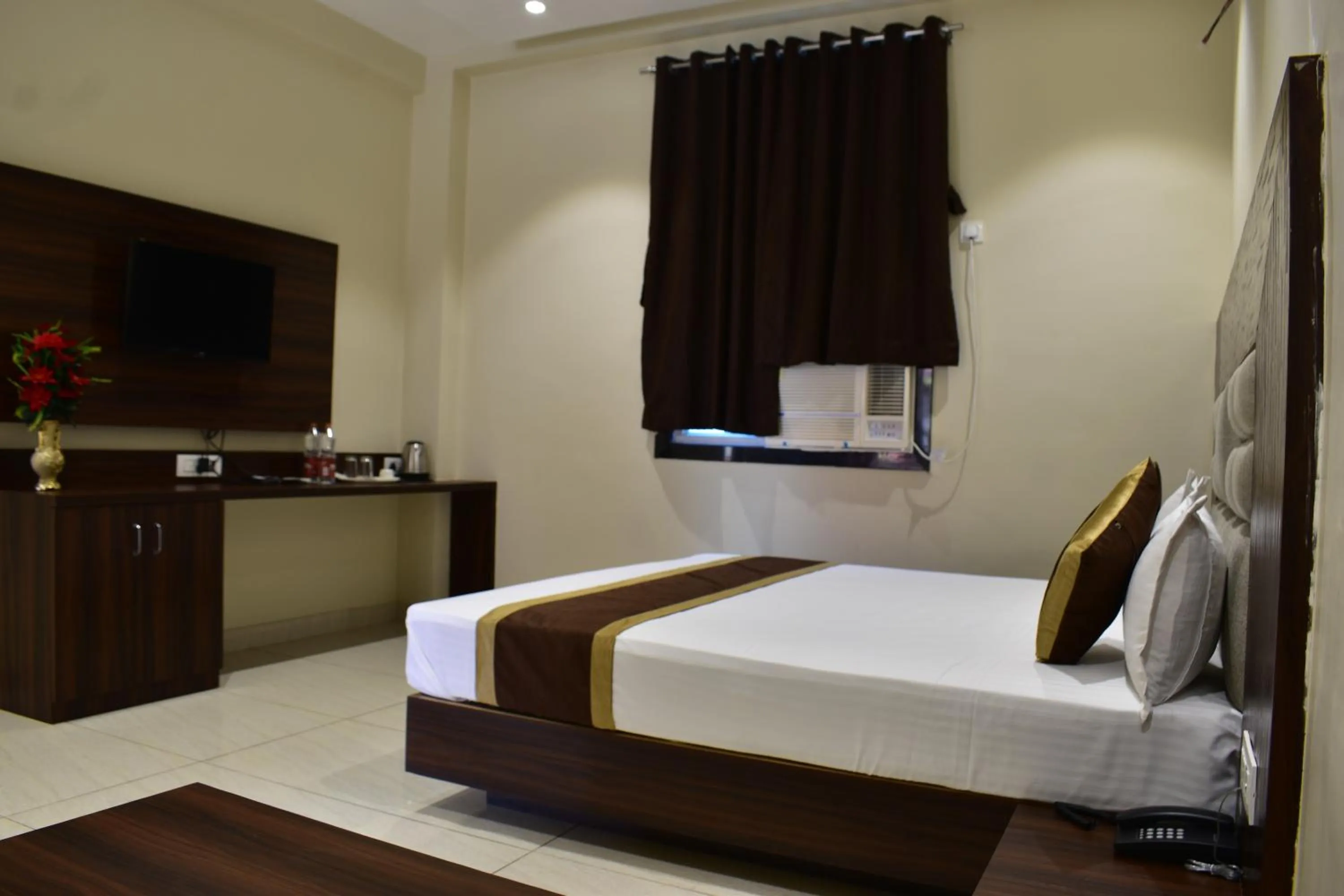 Photo of the whole room, Bed in Hotel Kusum Palace