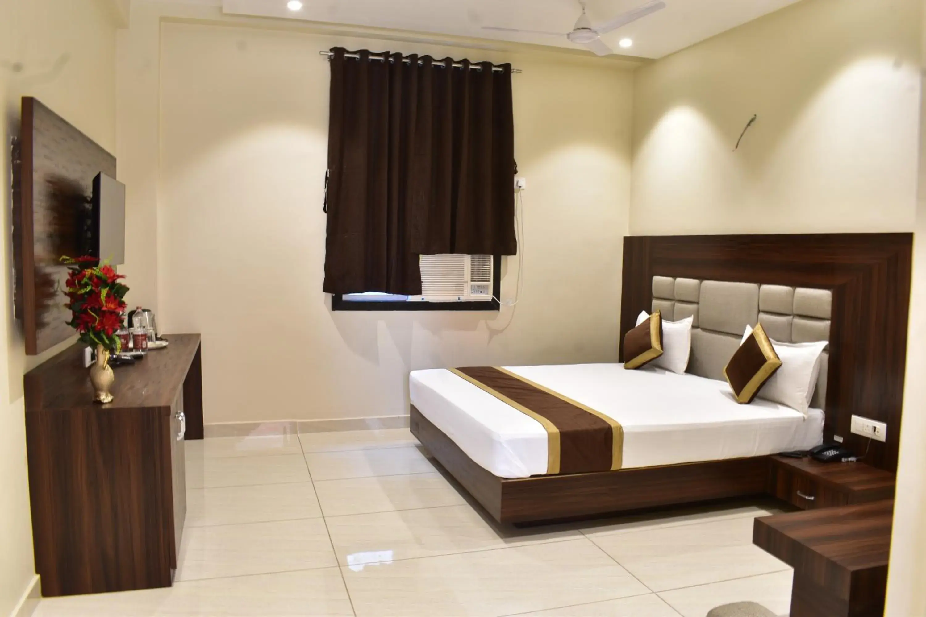 Bed in Hotel Kusum Palace Bed in Hotel Kusum Palace