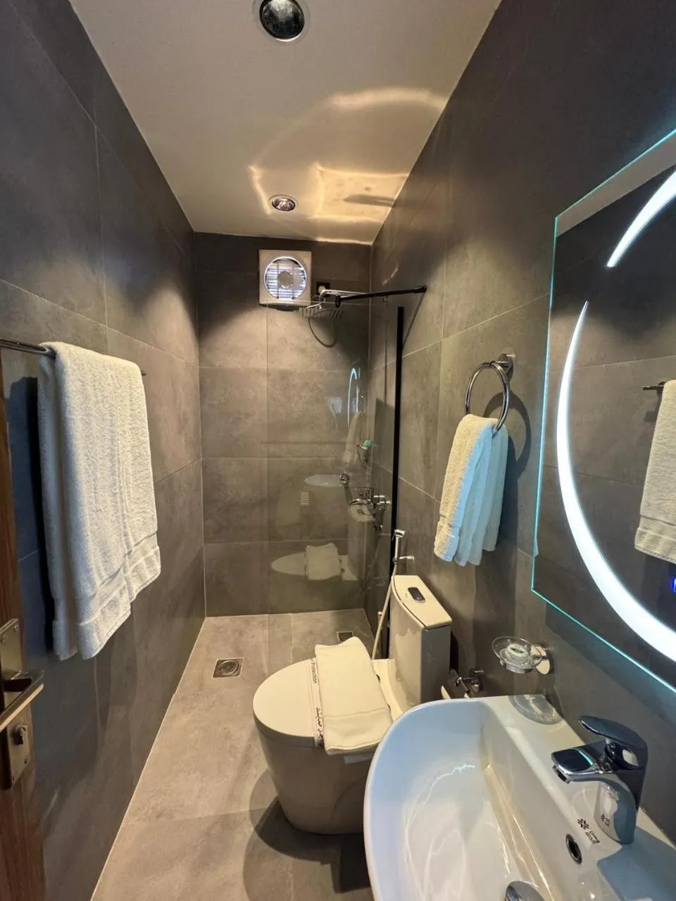 Shower in Niyama Hotel