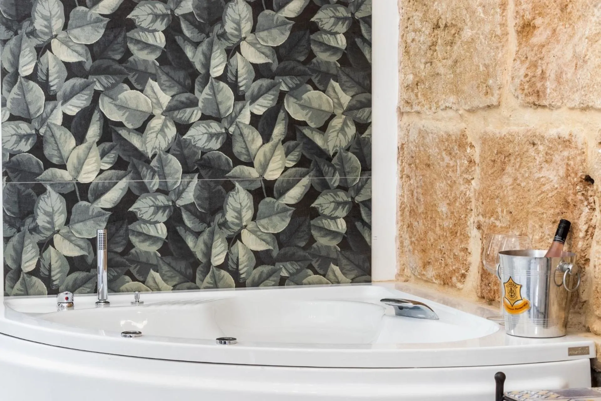 Bath in Morfeo Charming Rooms & Relax