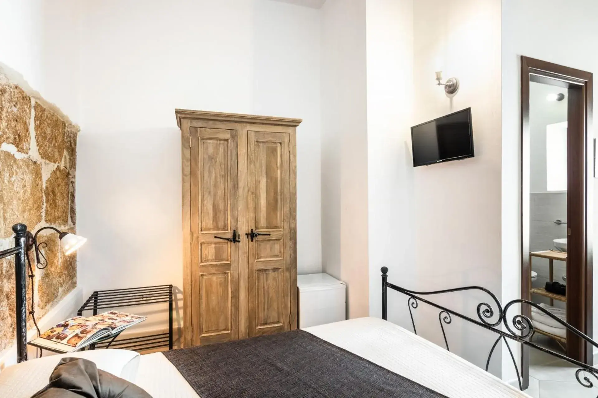 Double Room with Pool View - single occupancy in Morfeo Charming Rooms & Relax Double Room with Pool View - single occupancy in Morfeo Charming Rooms & Relax