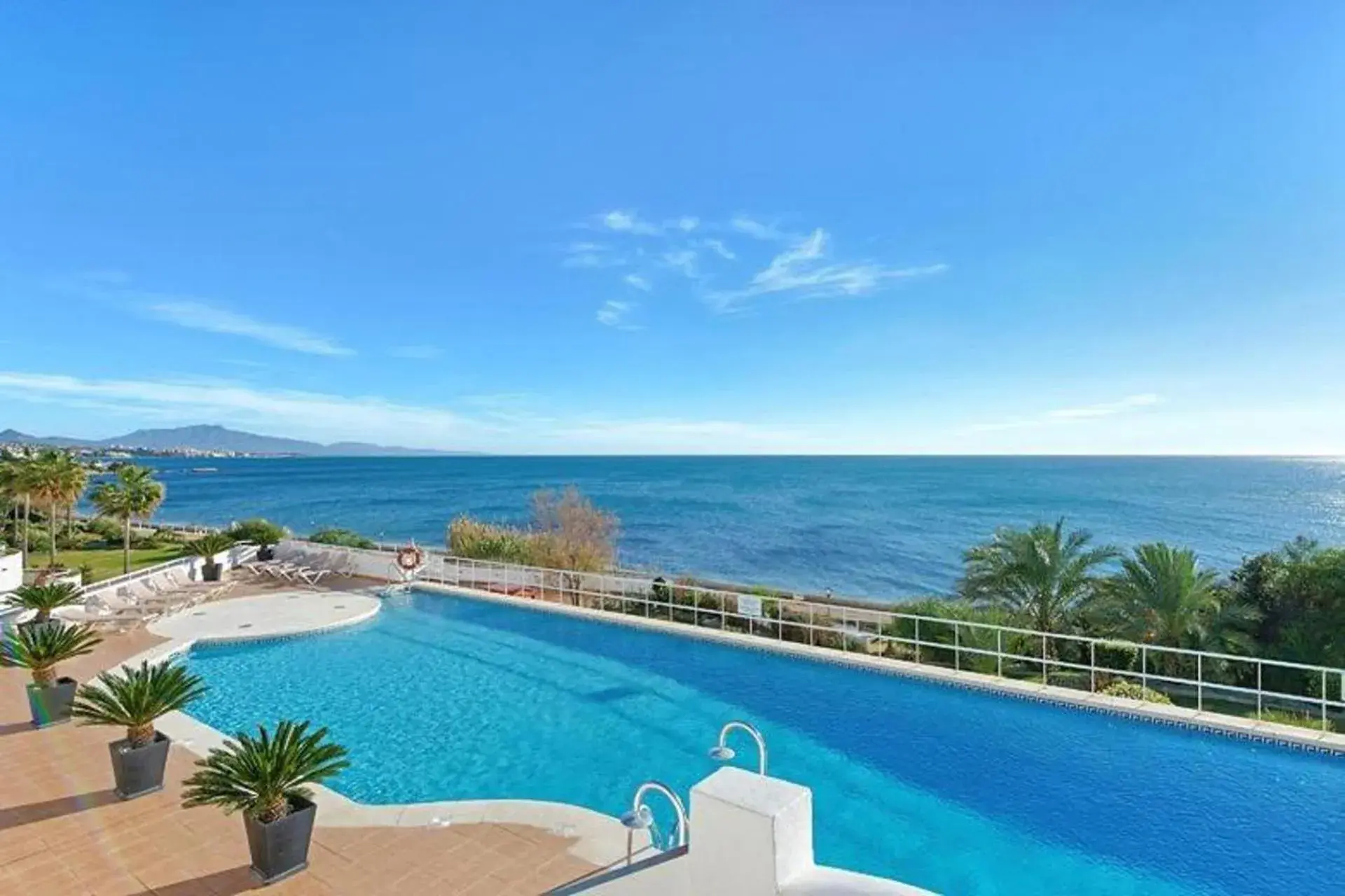Spacious Stunning Views 2-Bed Apartment Estepona Spacious Stunning Views 2-Bed Apartment Estepona