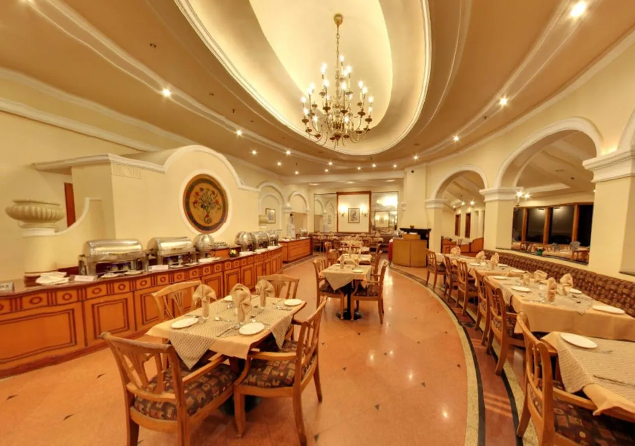 Restaurant/places to eat in KTDC Tea county