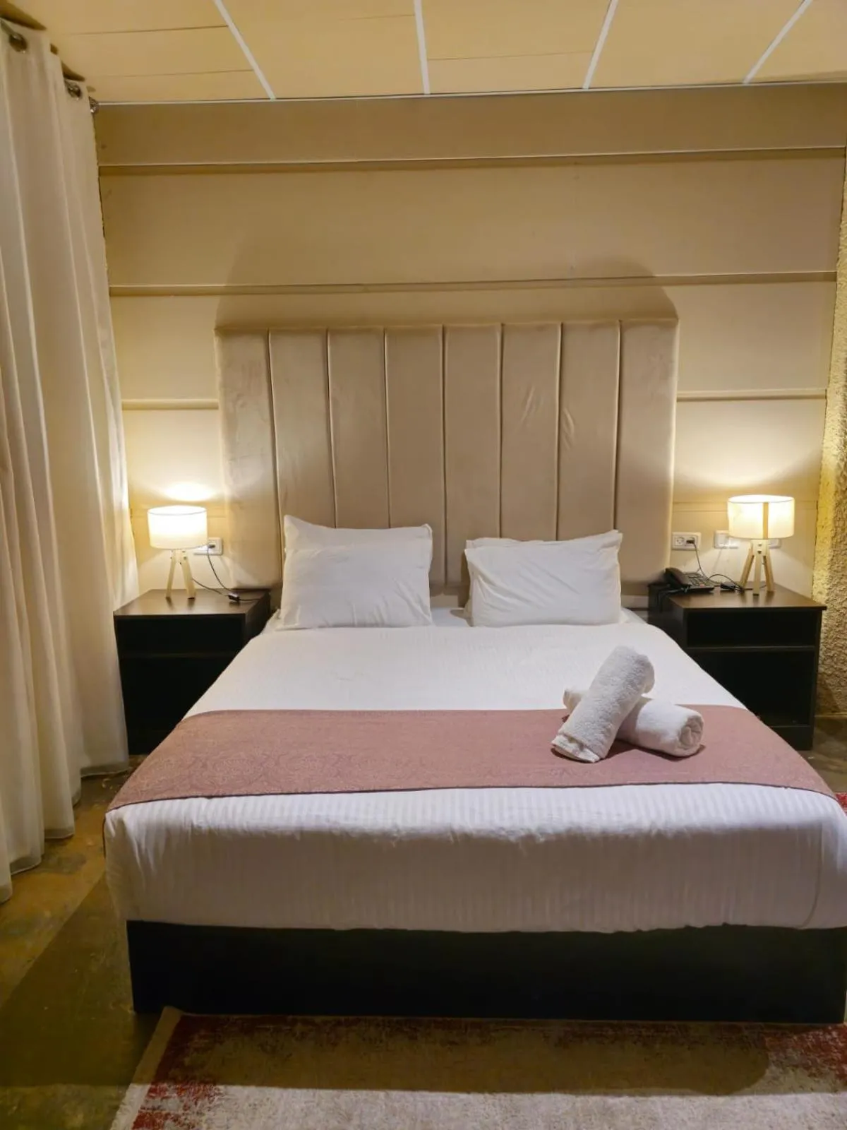 Bed in Qasr alnkheel resort and hotel