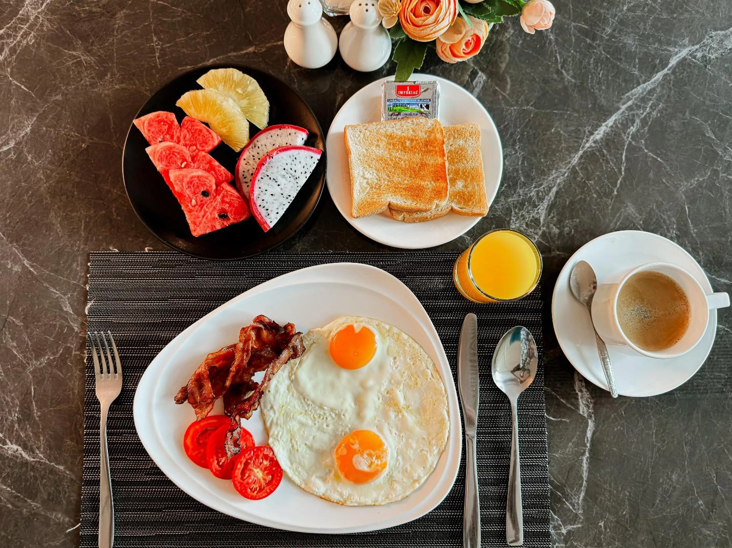 Food and drinks in iCheck inn Residences Patong