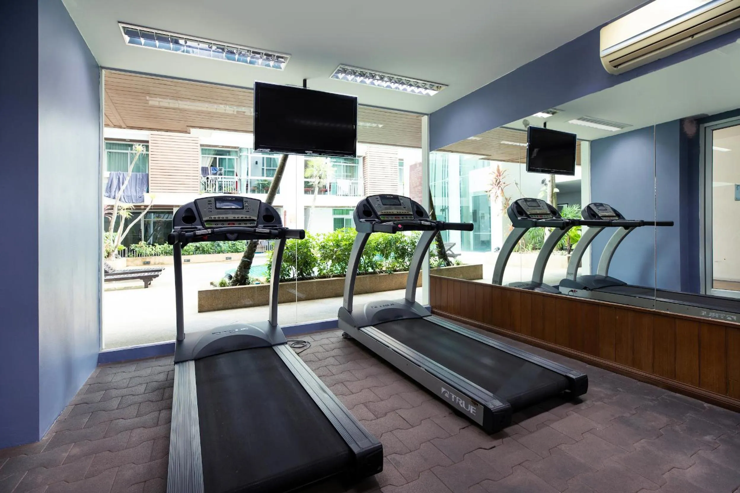 Fitness centre/facilities in iCheck inn Residences Patong