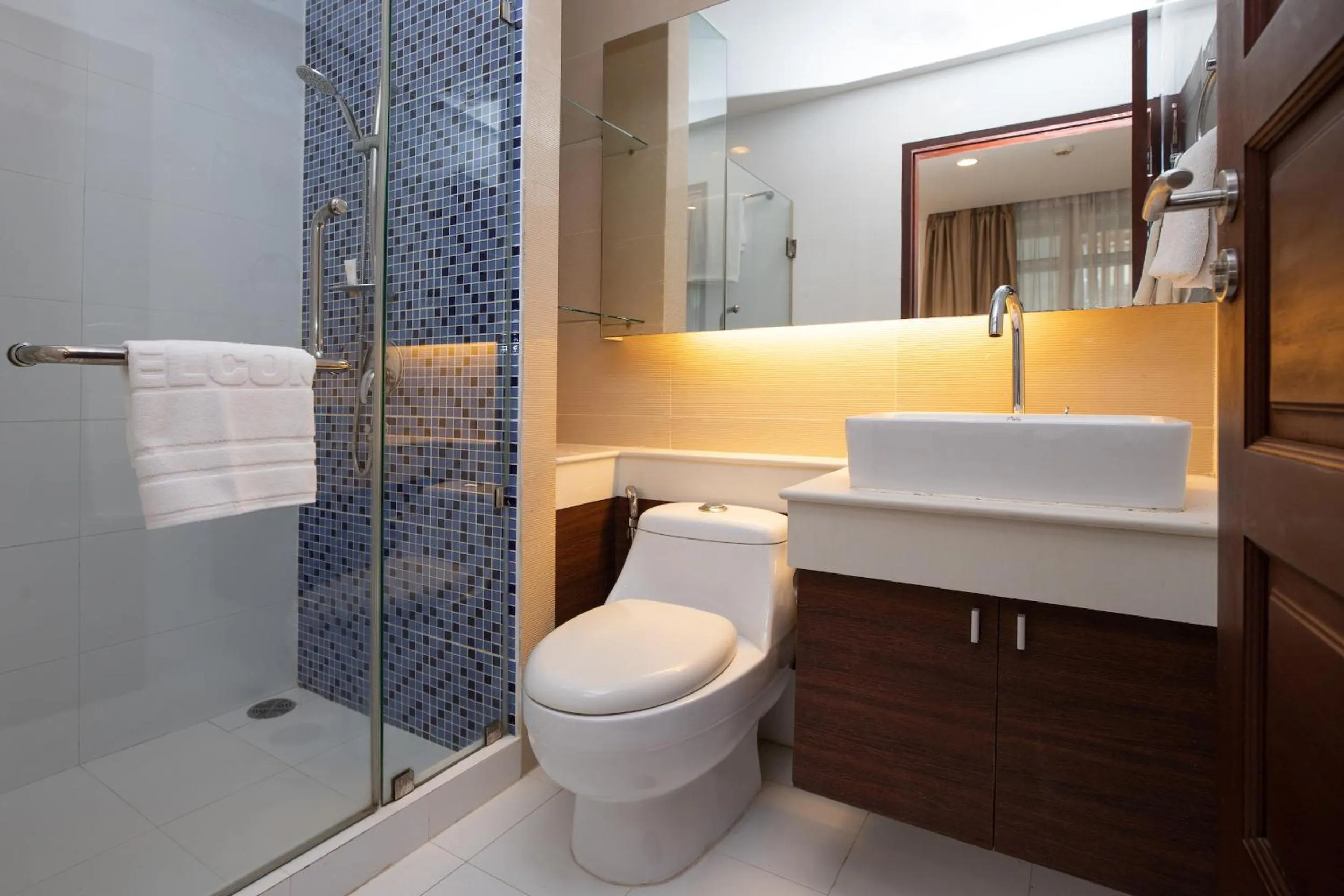 Shower in iCheck inn Residences Patong