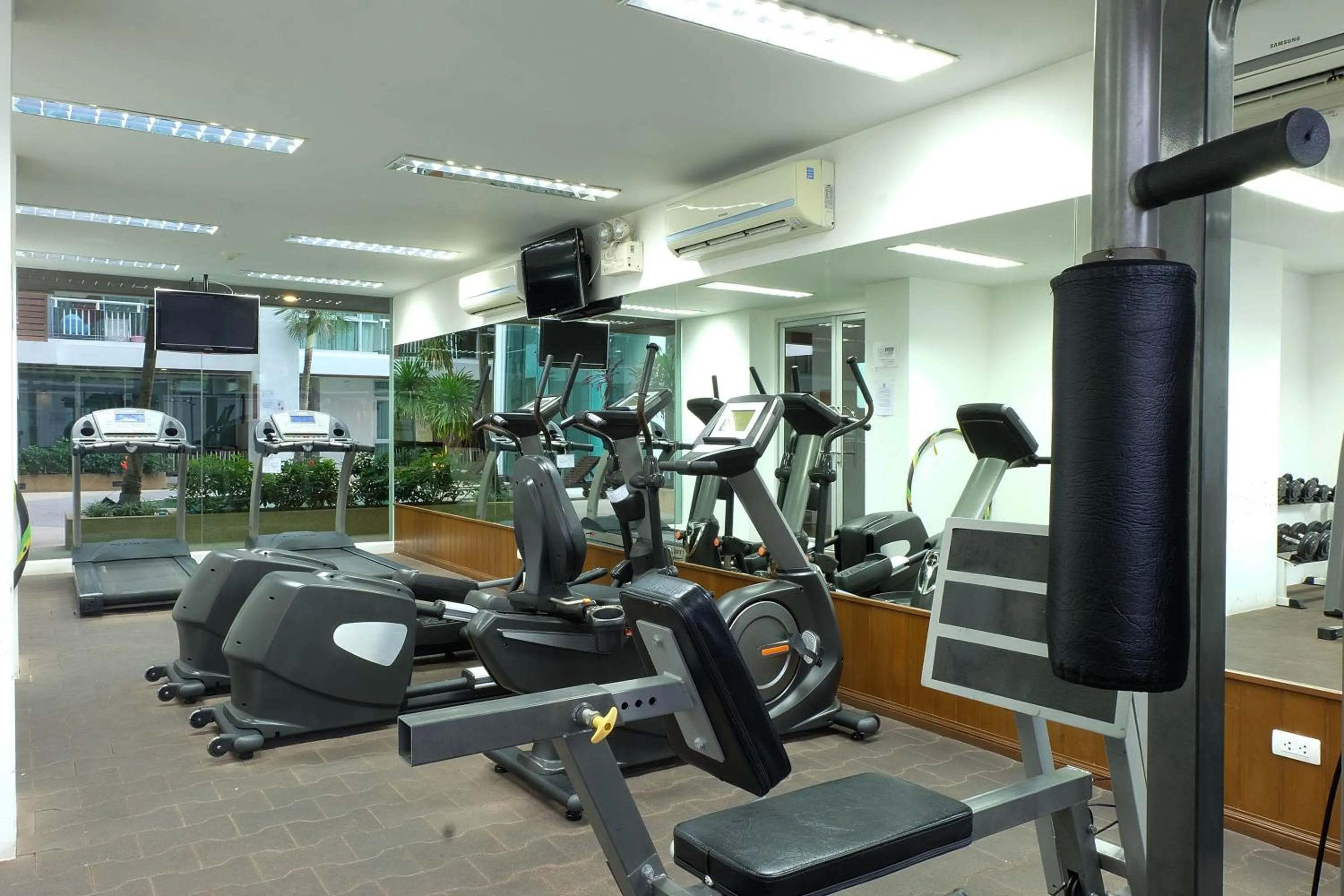 Fitness centre/facilities in iCheck inn Residences Patong