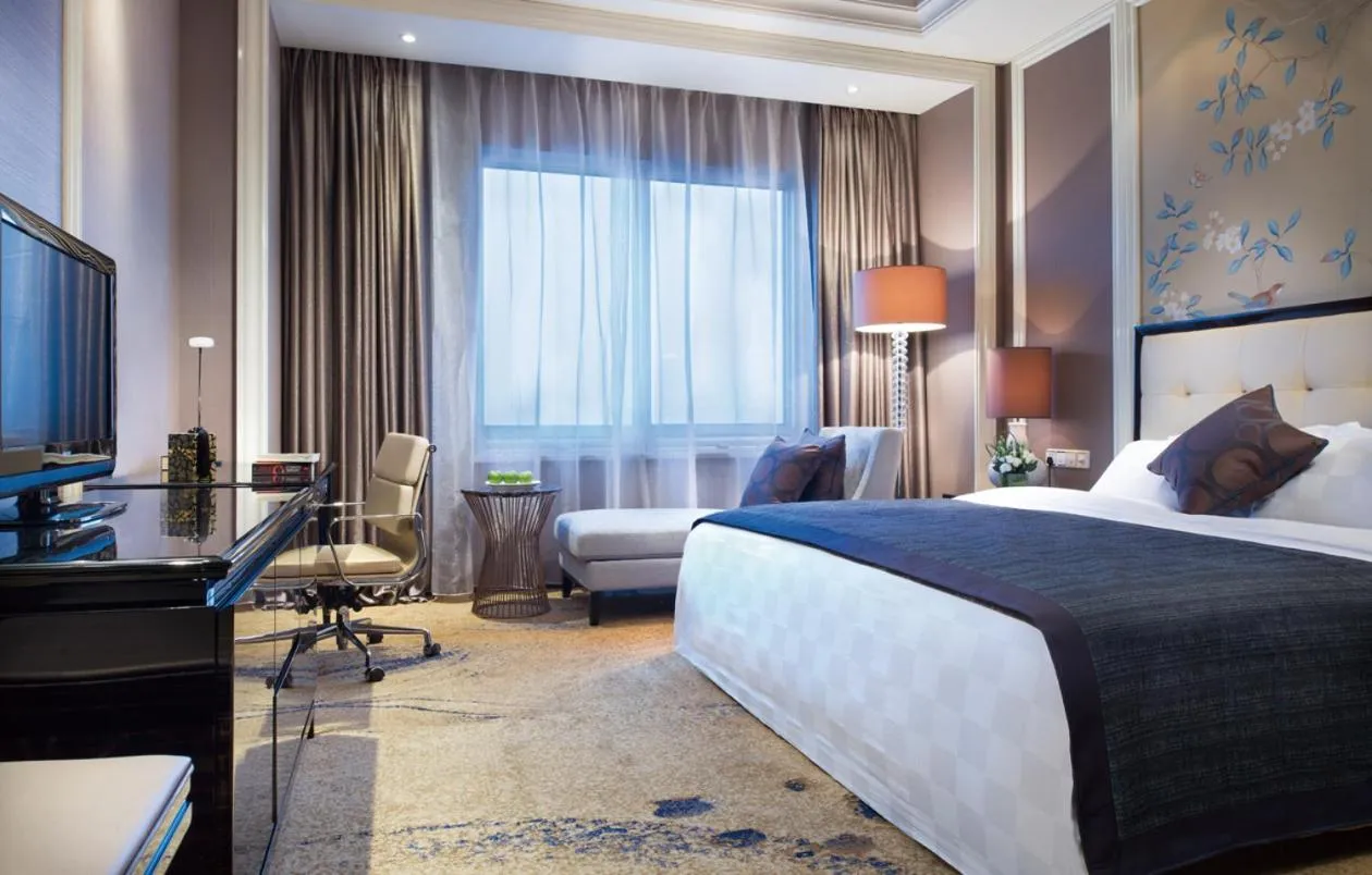 Bed in Ramada Plaza Tianlu Hotel