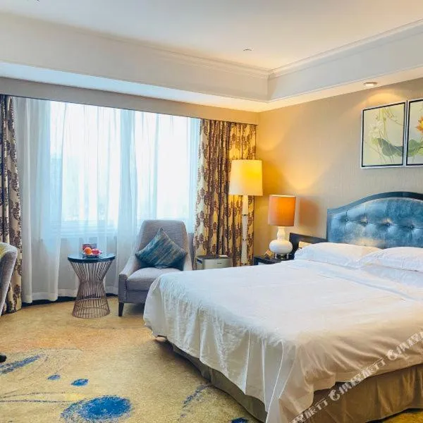 Bed in Ramada Plaza Tianlu Hotel