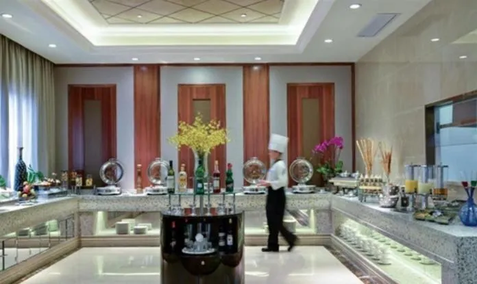 Restaurant/places to eat in Ramada Plaza Tianlu Hotel