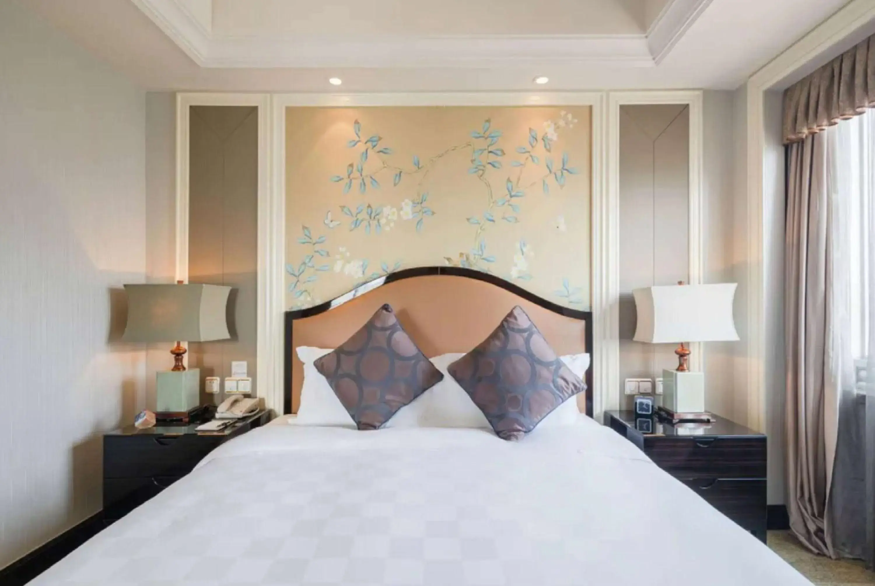 Photo of the whole room, Bed in Ramada Plaza Tianlu Hotel Photo of the whole room, Bed in Ramada Plaza Tianlu Hotel