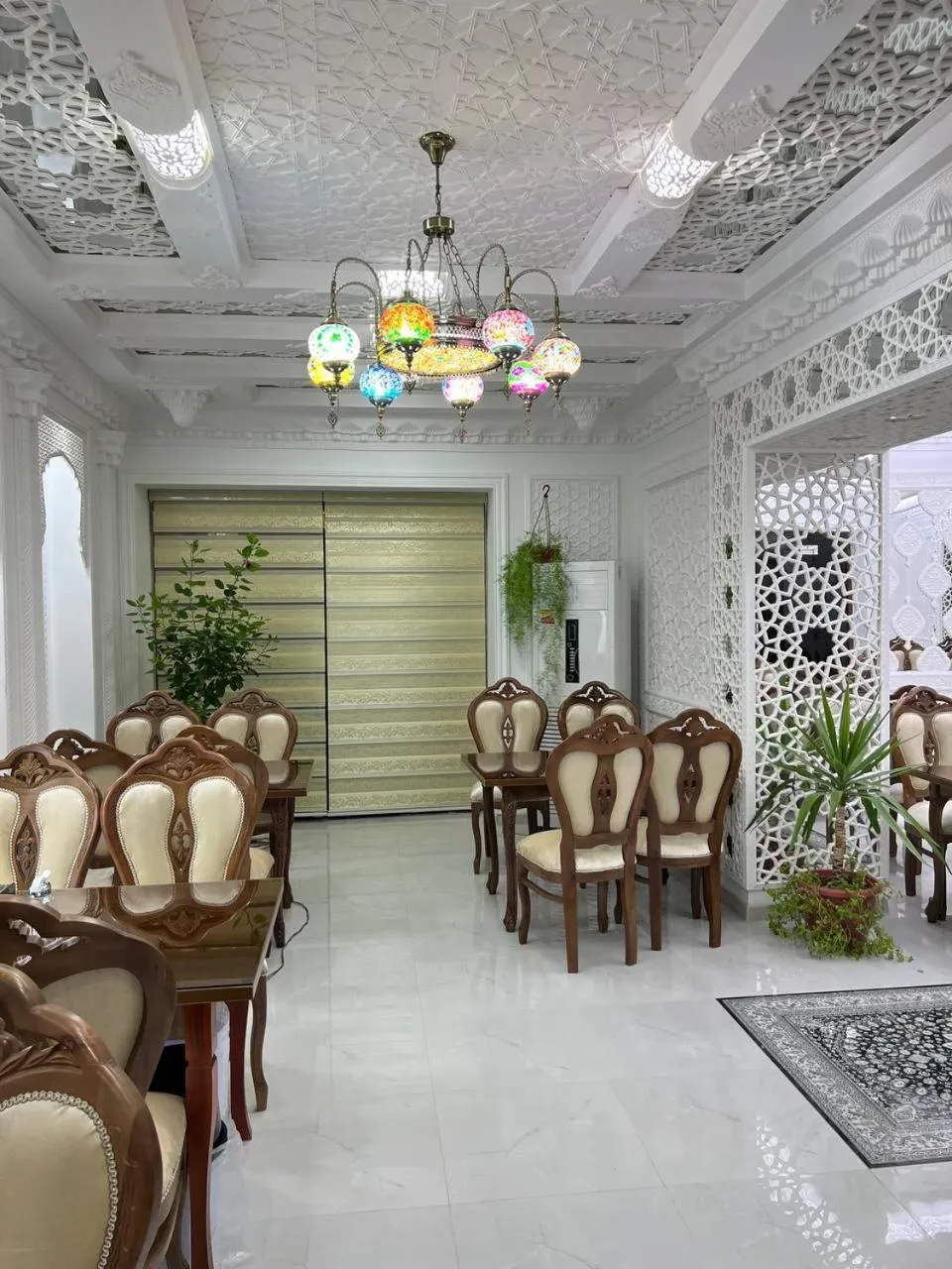 Restaurant/places to eat in AMIRAN Boutique